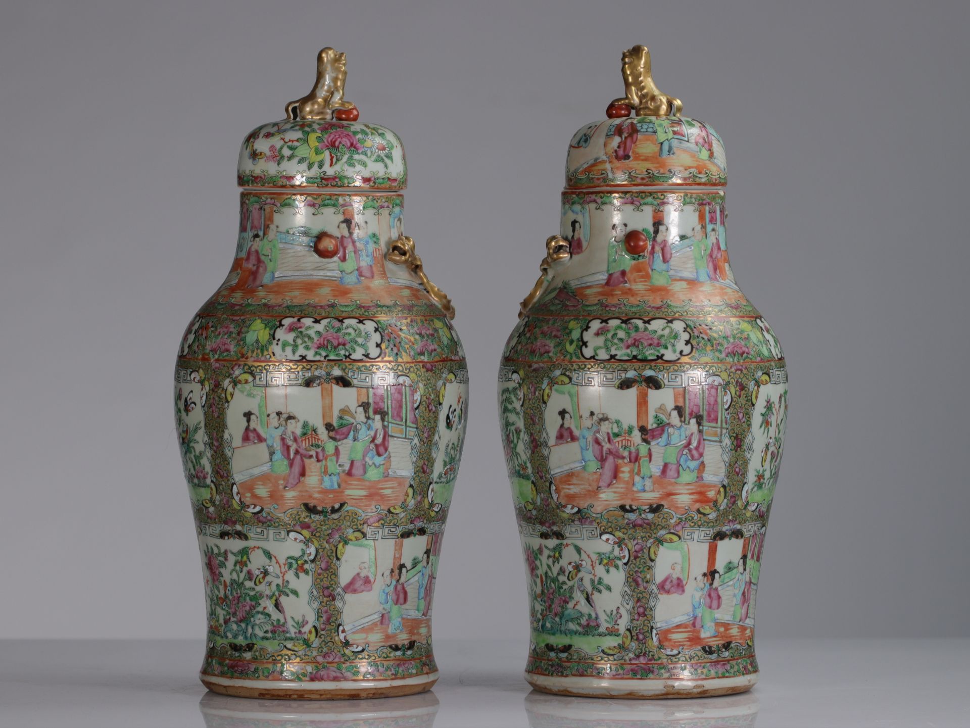 Pair of 19th century Canton porcelain covered vases - Bild 4 aus 6