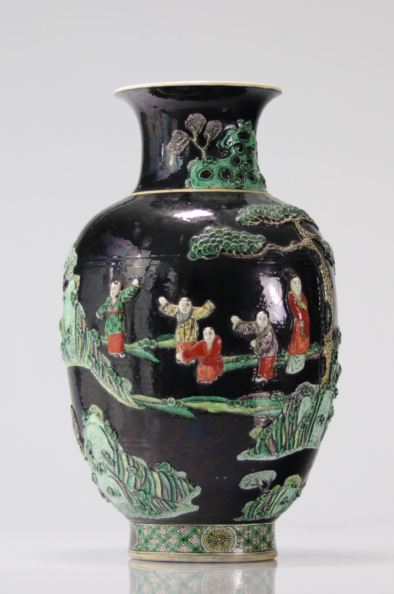 Relief vase decorated with yongzheng brand characters - Image 3 of 8