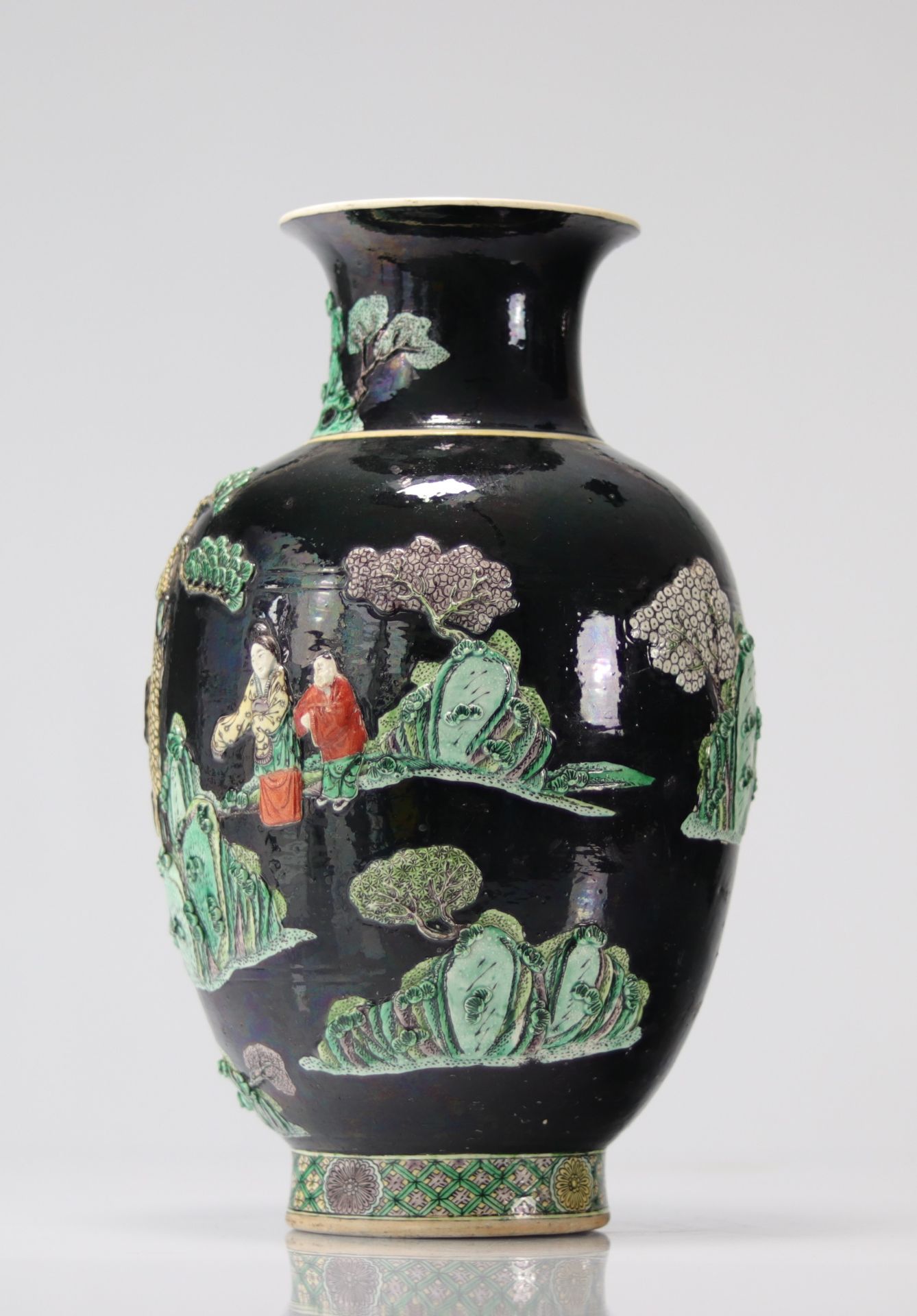 Relief vase decorated with yongzheng brand characters