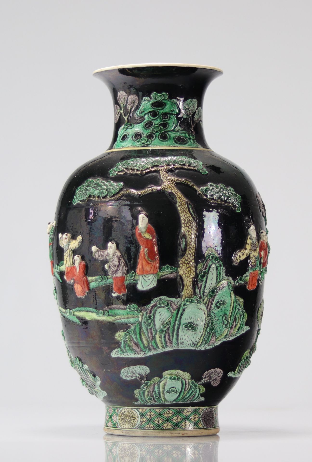 Relief vase decorated with yongzheng brand characters - Image 2 of 8