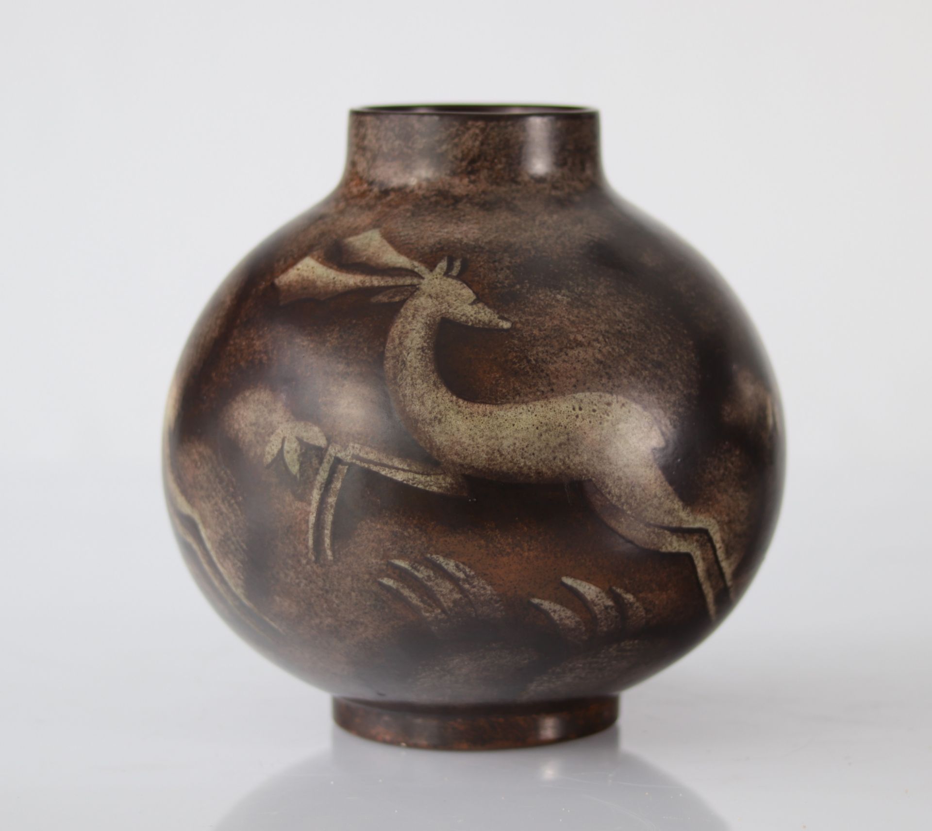 Charles Catteau Keramis rare vase with two-tone decoration of stylized moose - Bild 3 aus 6