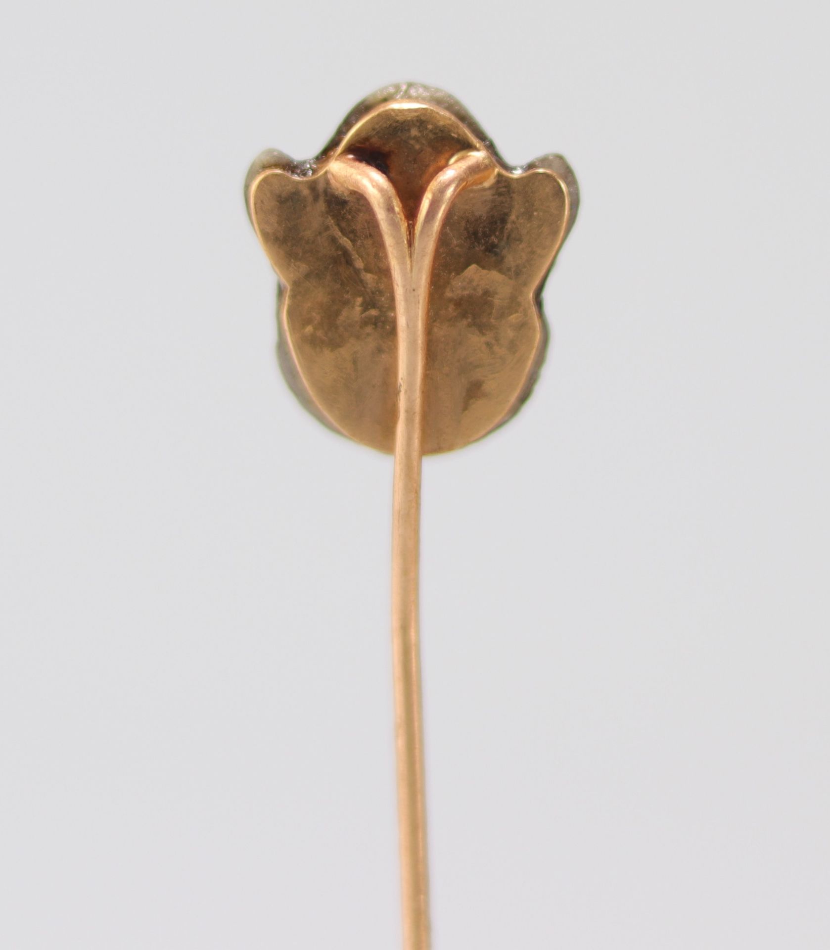 Gold Faberge pin surmounted by a monkey's head - Bild 5 aus 6