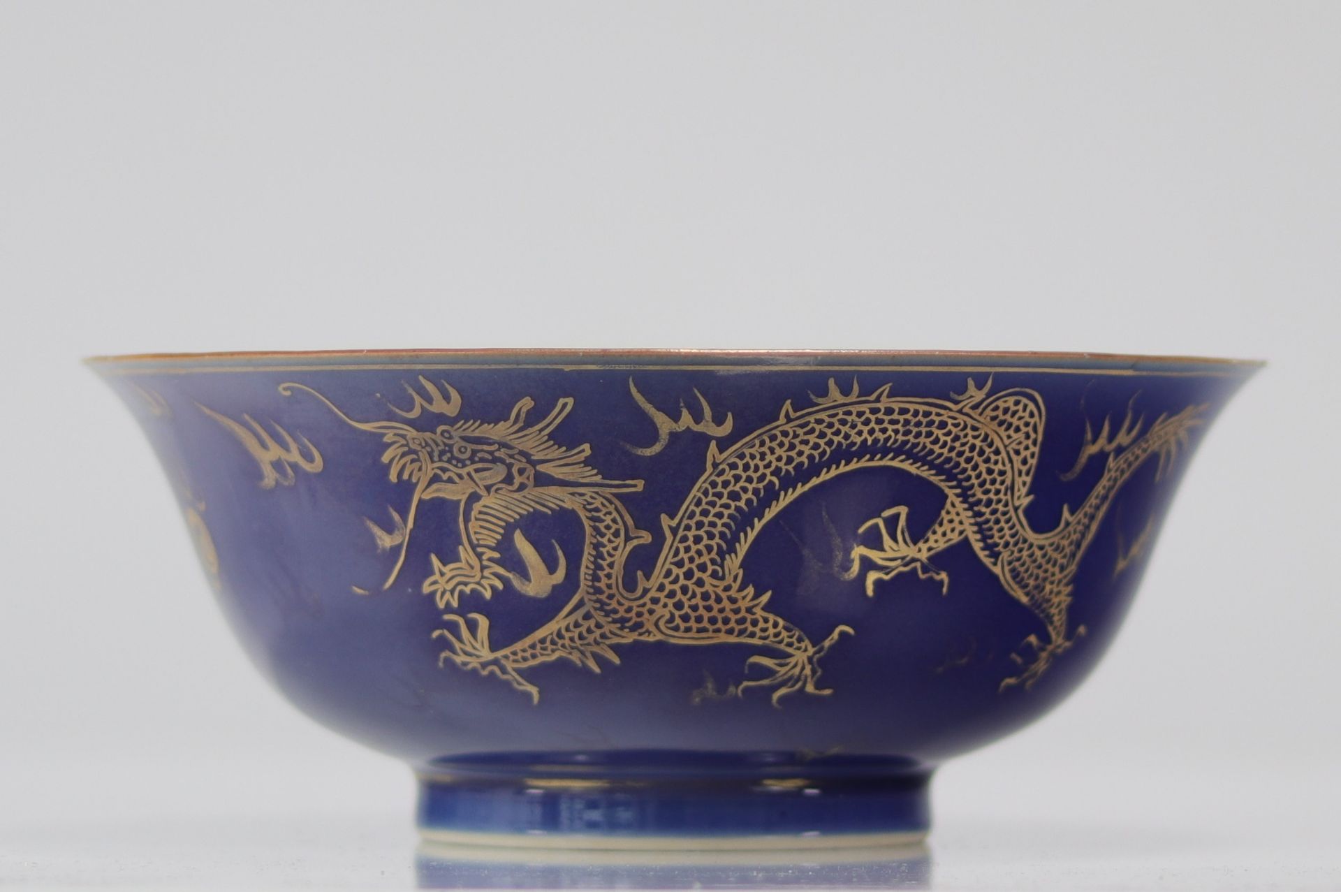 Large blue and gold powdered porcelain bowl decorated with a 19th century dragon