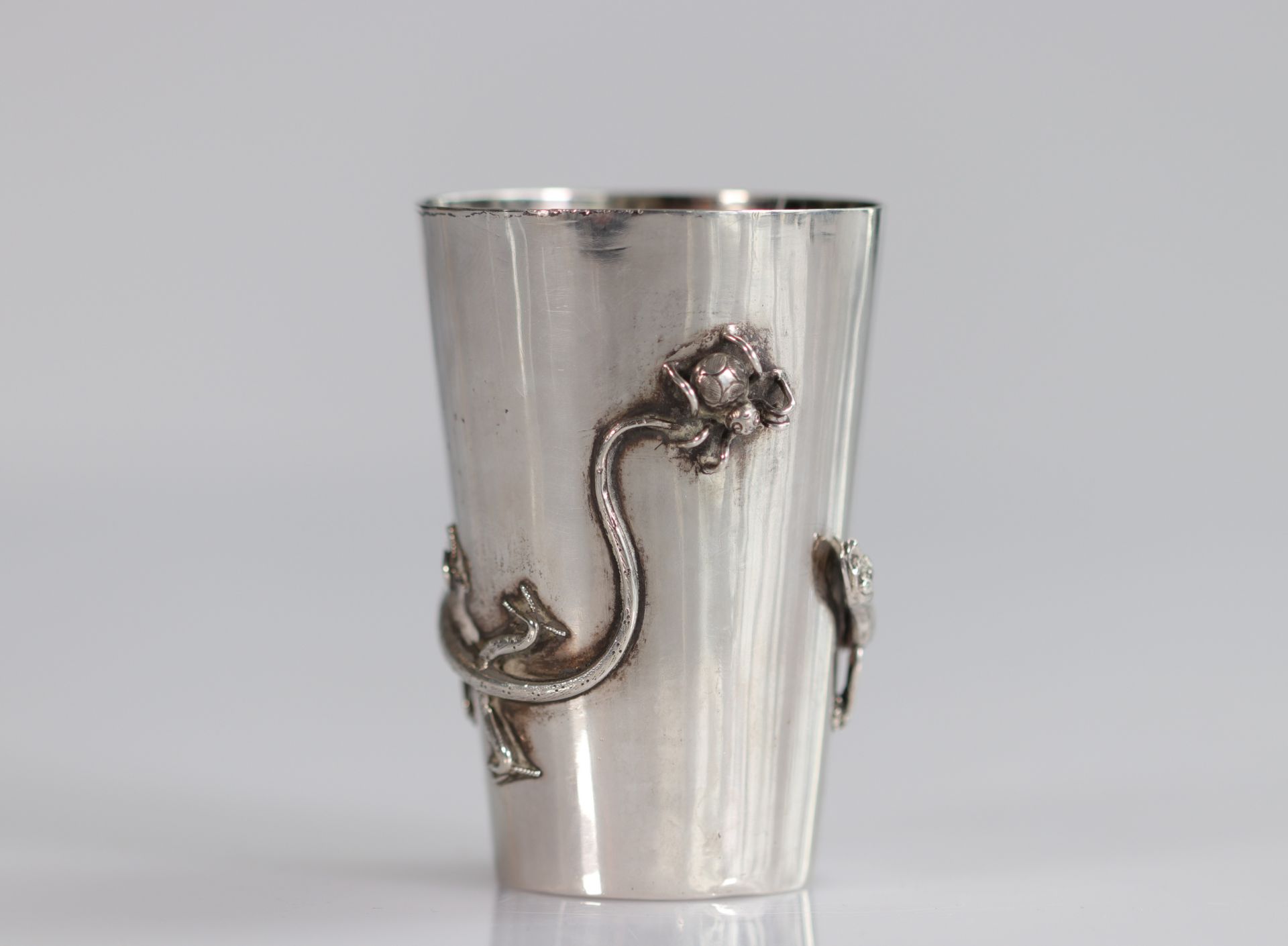 China silver goblet decorated with hallmarked lizards and spiders - Bild 4 aus 6