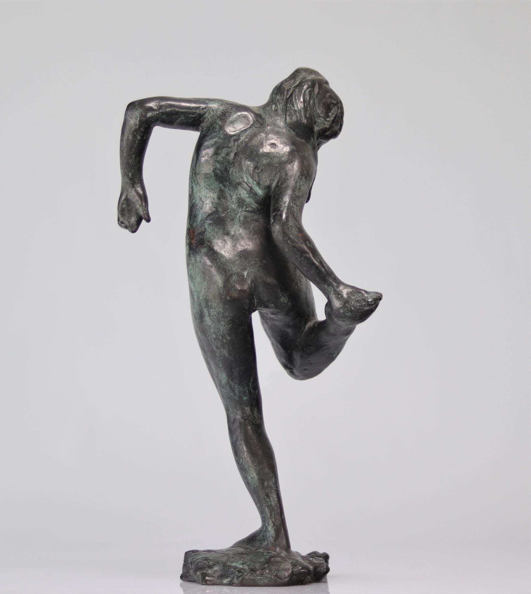 Edgar Degas. â€œDancer looking at the sole of her right footâ€. Bronze with nuanced green patina. S - Bild 4 aus 6