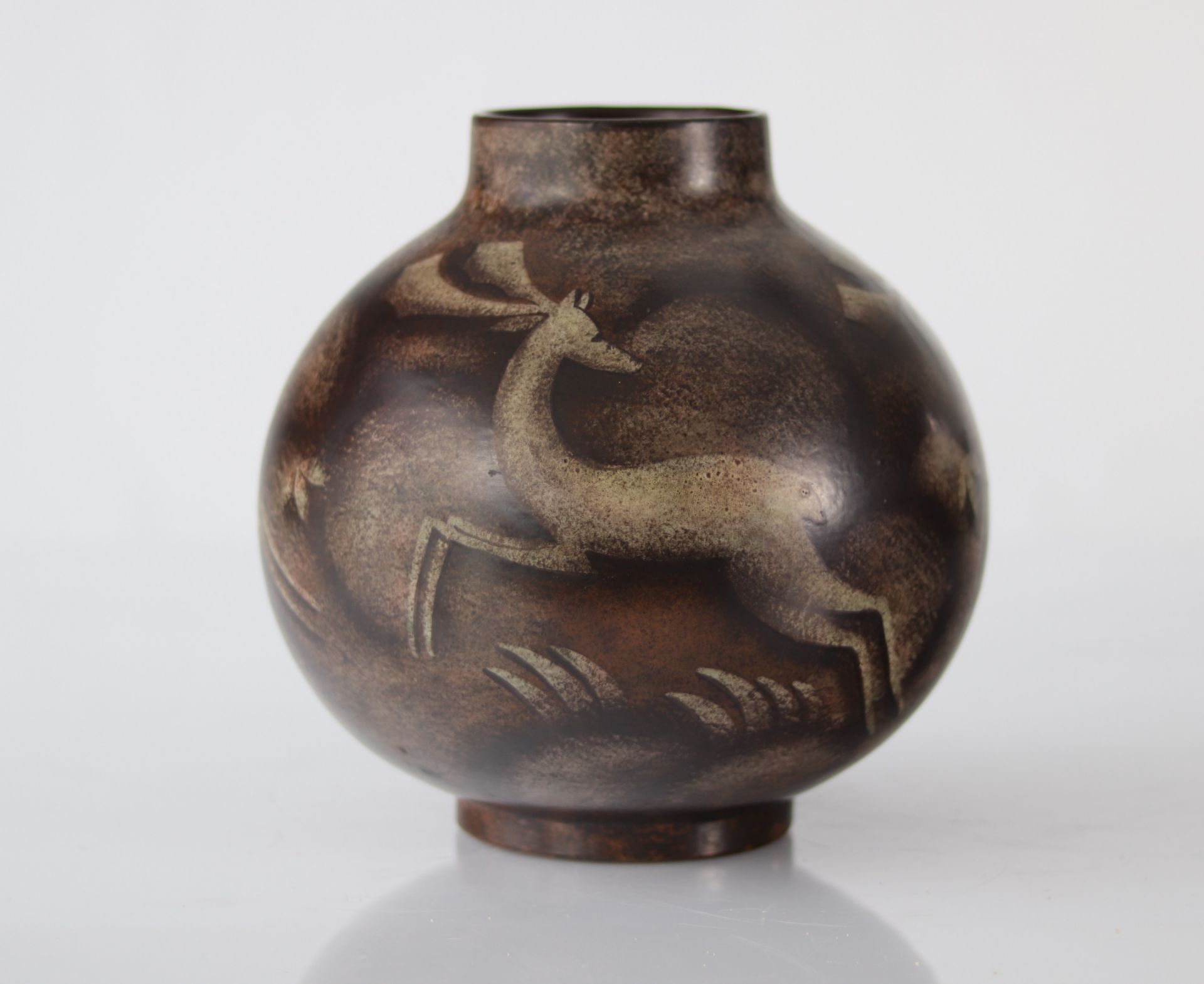 Charles Catteau Keramis rare vase with two-tone decoration of stylized moose - Bild 4 aus 6