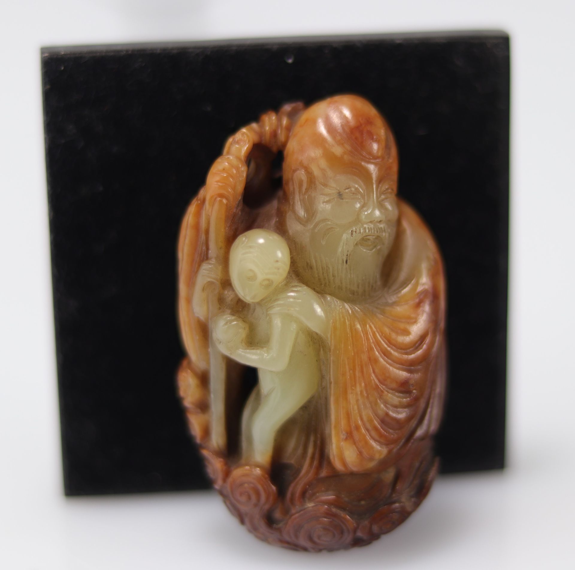 Qing period celadon and rust jade shouloa and monkey - Image 5 of 5