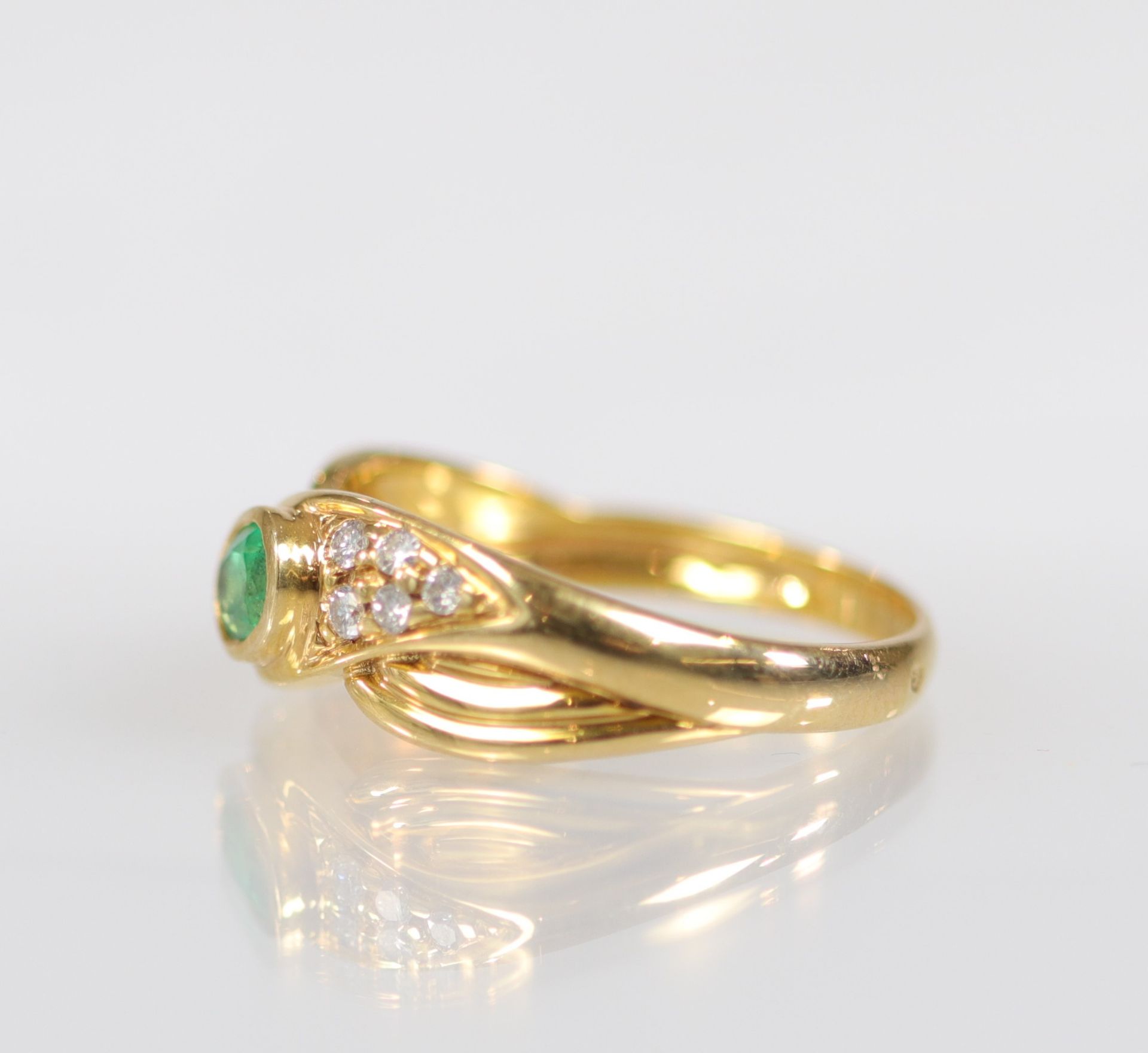 Gold ring (18k) brilliant cut diamonds (0.12 ct), fine emerald (0.37 ct) top quality - Bild 4 aus 4