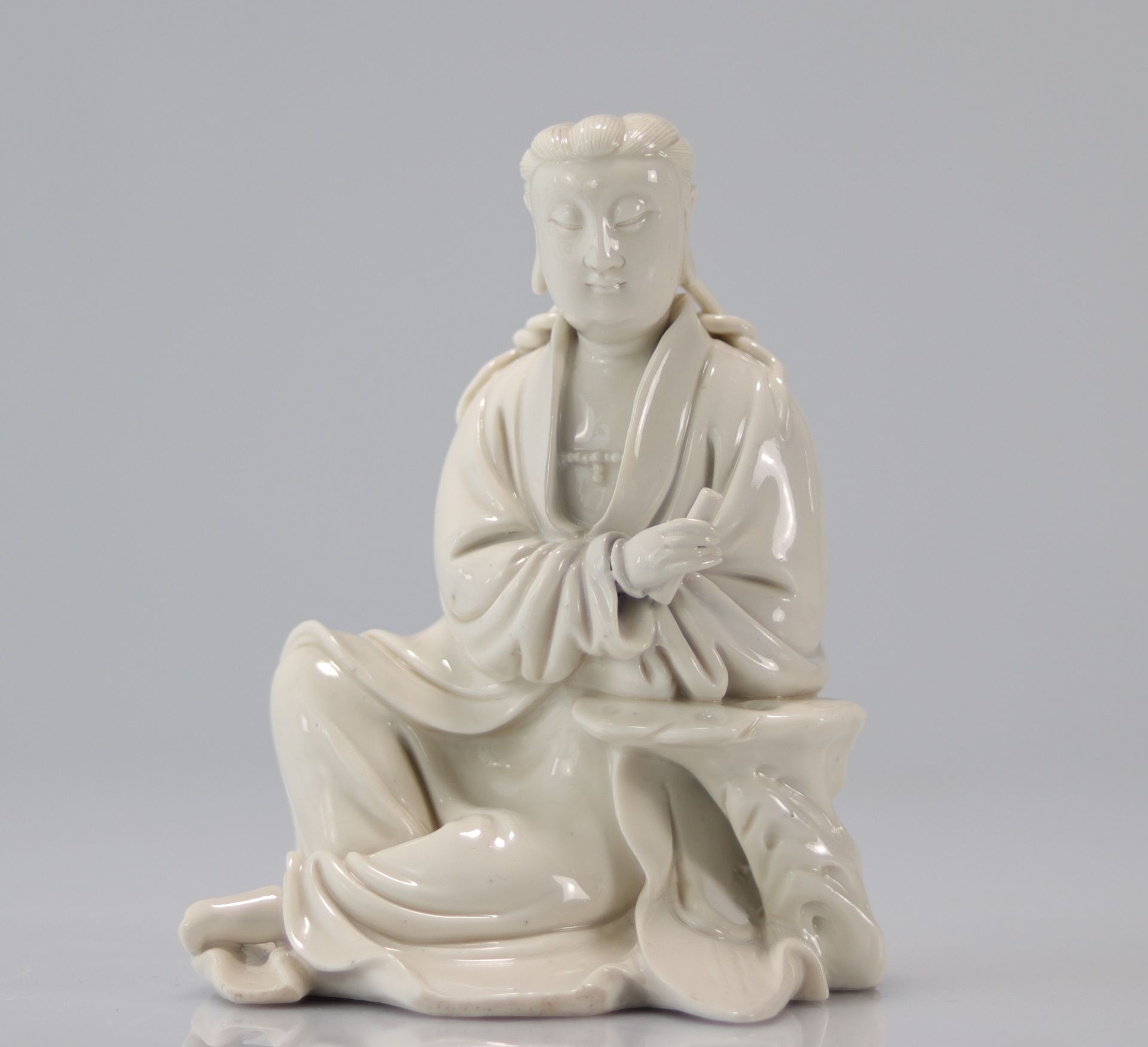 Statue of Guanyin - Blanc de chine 17th rare male face