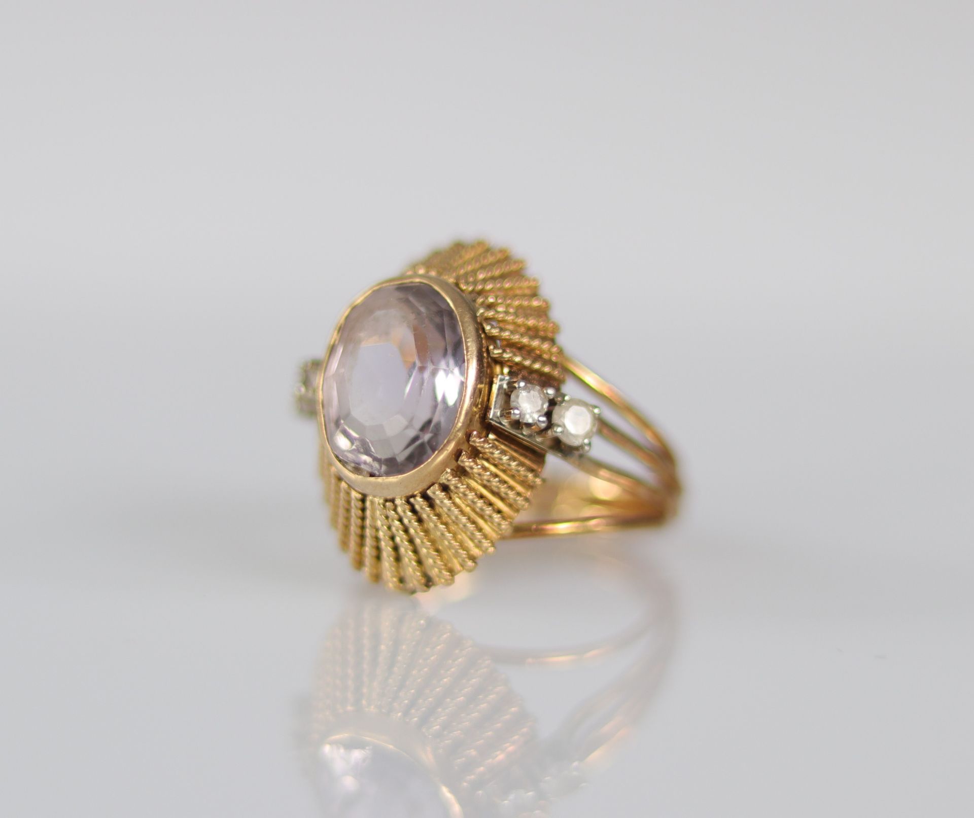 Yellow gold ring (18k) adorned with a synthetic stone (10gr)