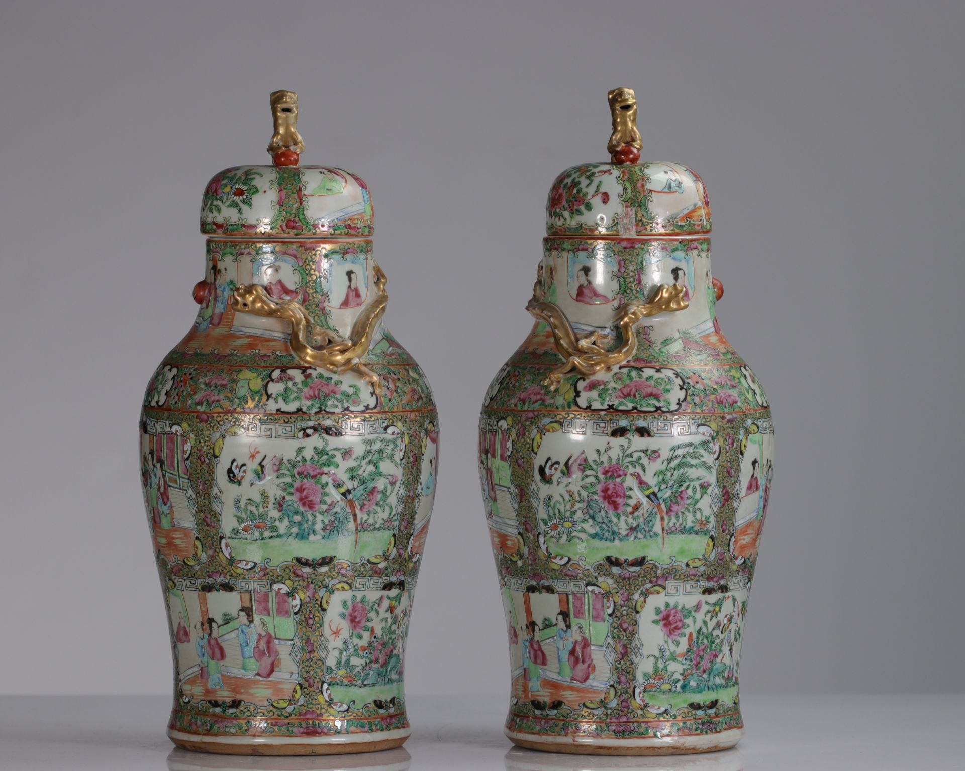 Pair of 19th century Canton porcelain covered vases - Bild 3 aus 6