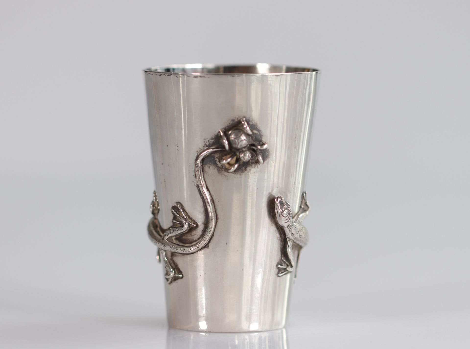 China silver goblet decorated with hallmarked lizards and spiders - Bild 5 aus 6