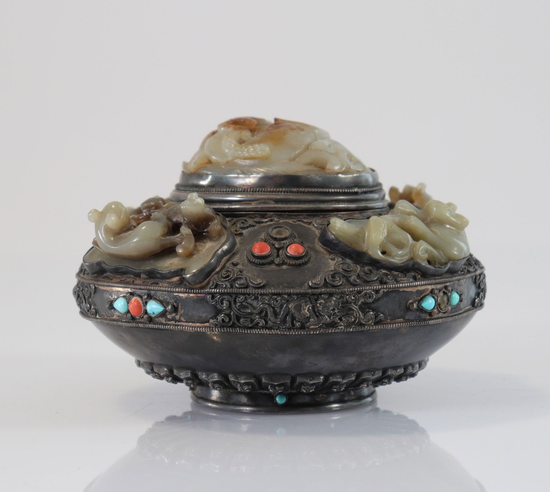 China Tibet box in agent and jades inlaid with coral and turquoise XIX - Bild 5 aus 5