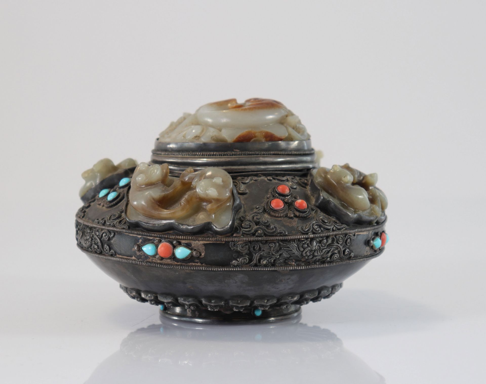 China Tibet box in agent and jades inlaid with coral and turquoise XIX - Bild 3 aus 5