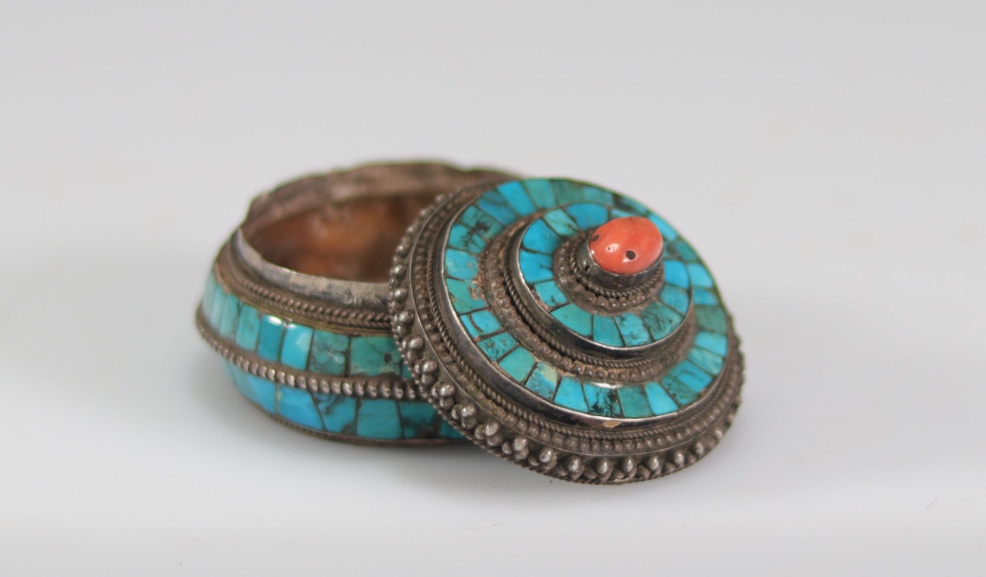 Small box in turquoise silver and Tibetan coral - Image 2 of 2