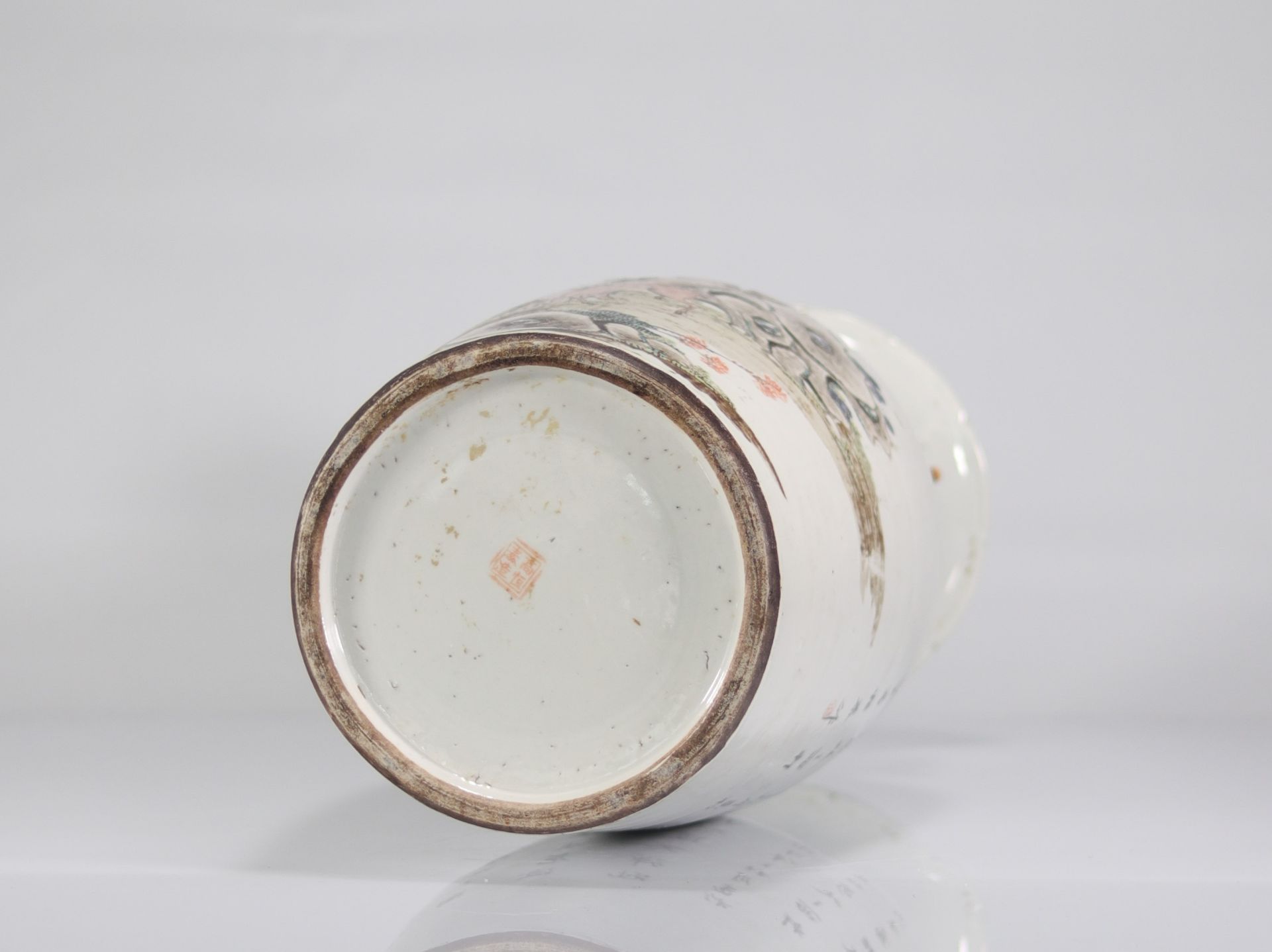 Chinese porcelain vase decorated with suede. Artist vase. - Image 5 of 5