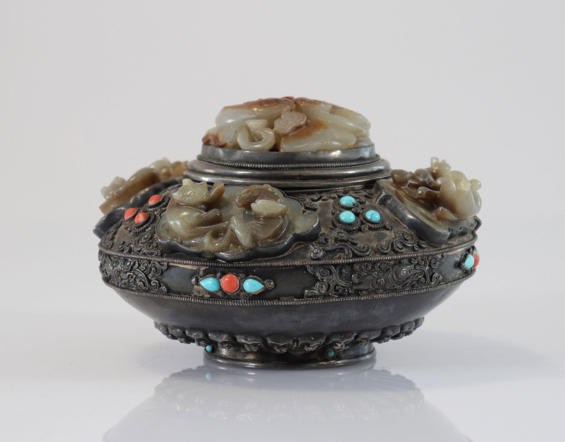 China Tibet box in agent and jades inlaid with coral and turquoise XIX - Bild 4 aus 5