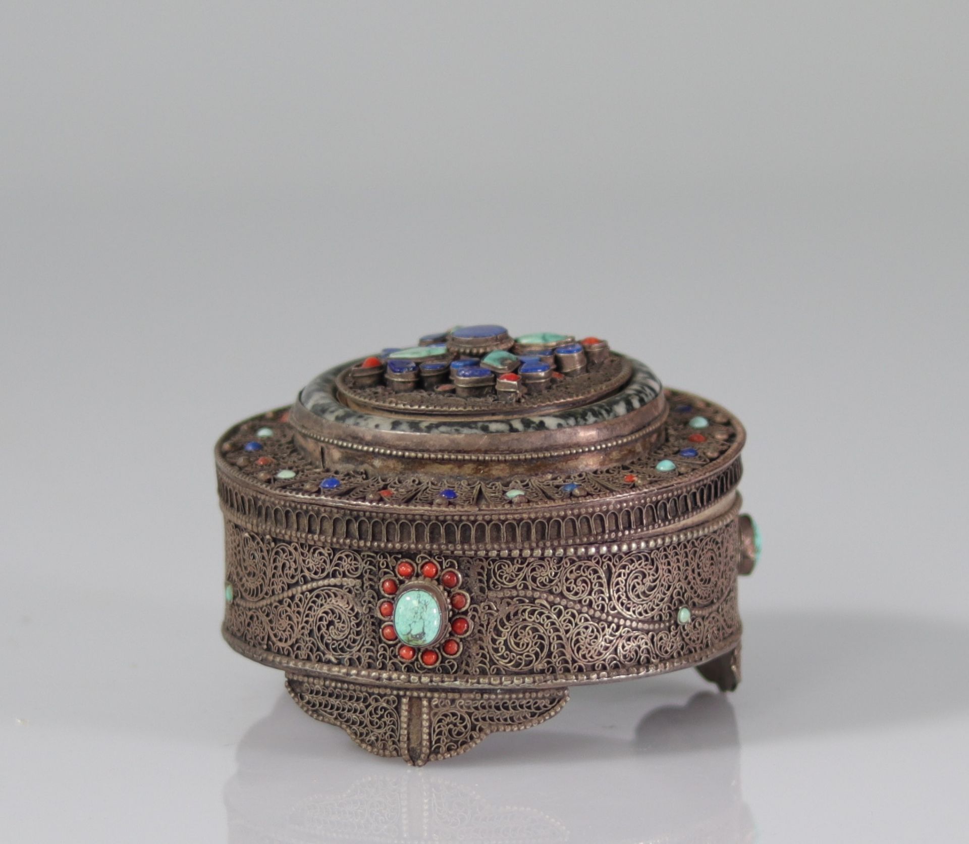 Sino-Tibetan silver box decorated with turquoise stones 19th century - Image 2 of 3