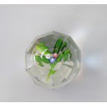 Saint-Louis 19th century paperweight, 4 leaves and 4 flowers, 41 facets