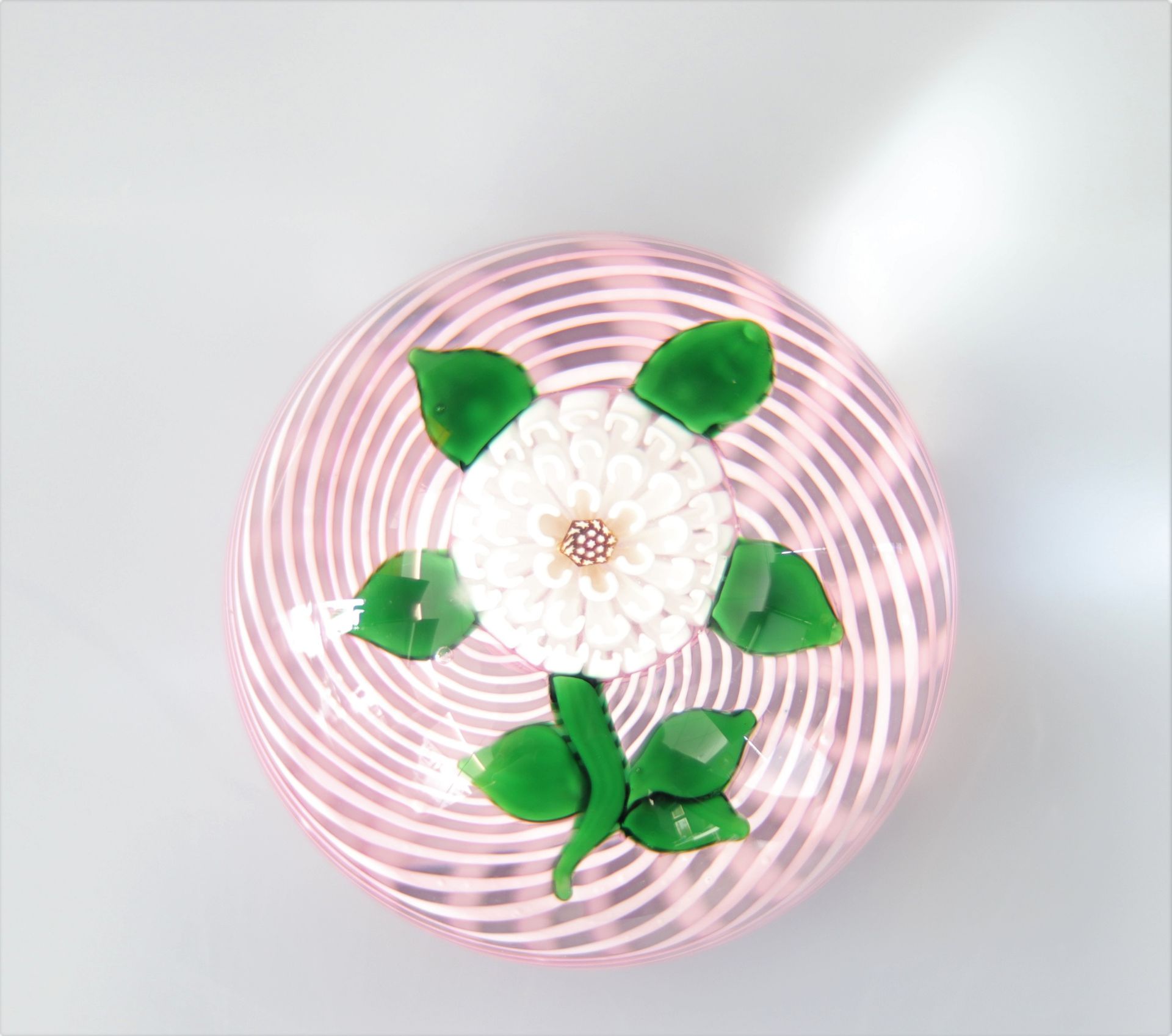 John Deacons paperweight 2001- white chamomile on pink spiral