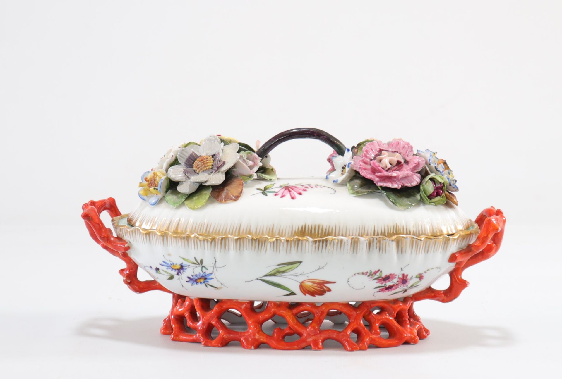 Meissen porcelain covered pot - Image 2 of 3