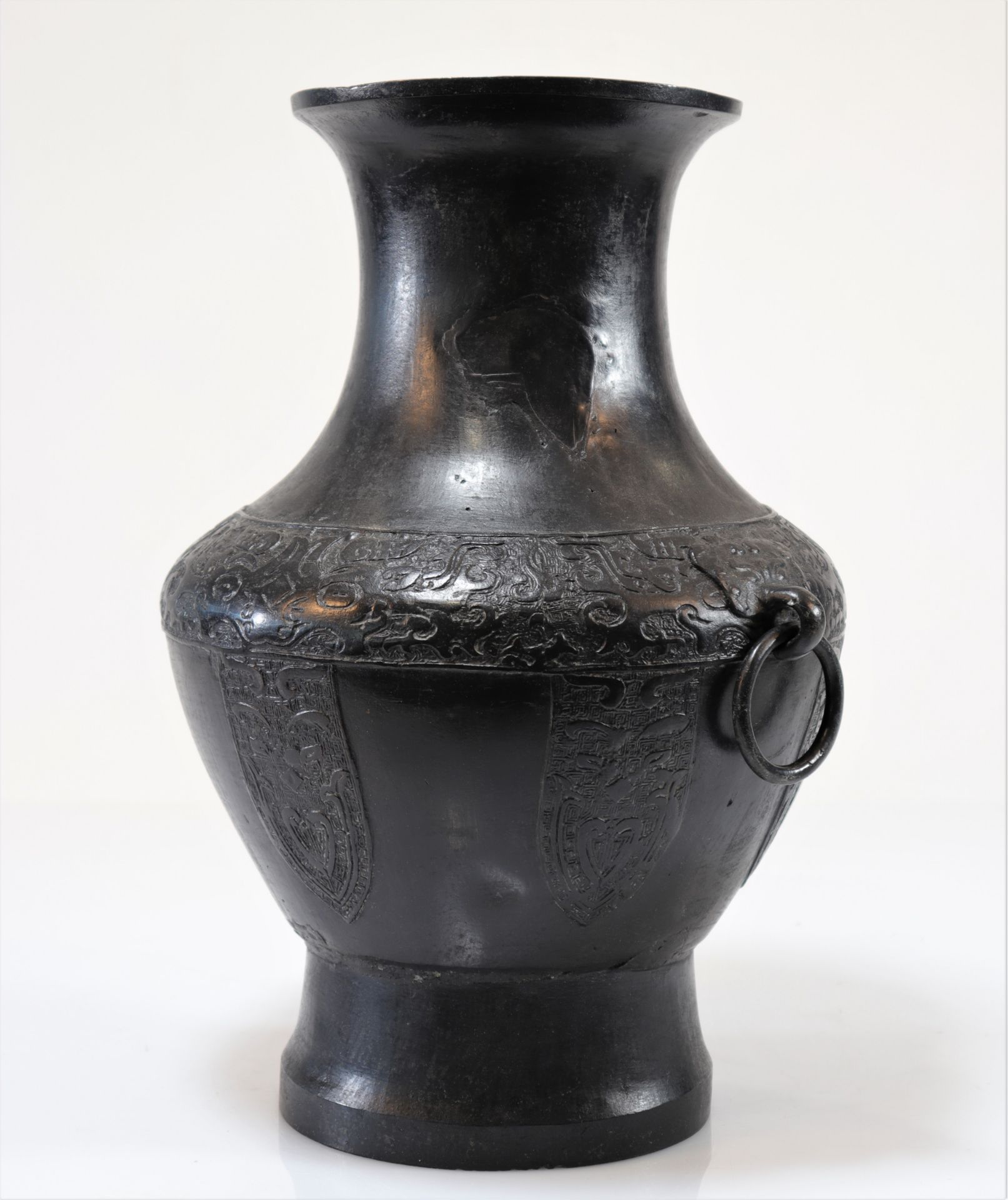 Large Chinese bronze vase with archaic decoration - Image 3 of 4