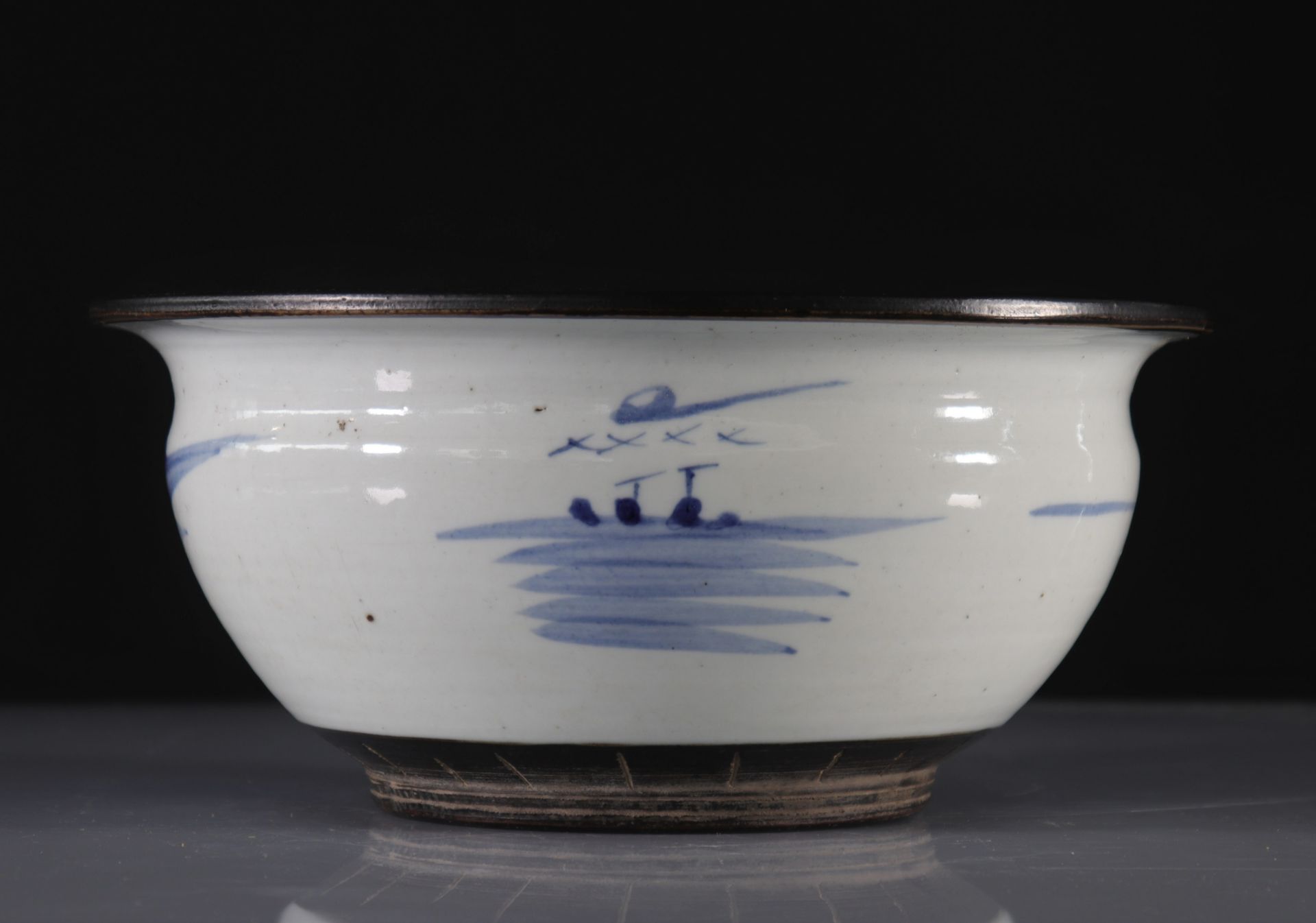 blanc-bleu porcelain basin for Vietnam - Image 2 of 2