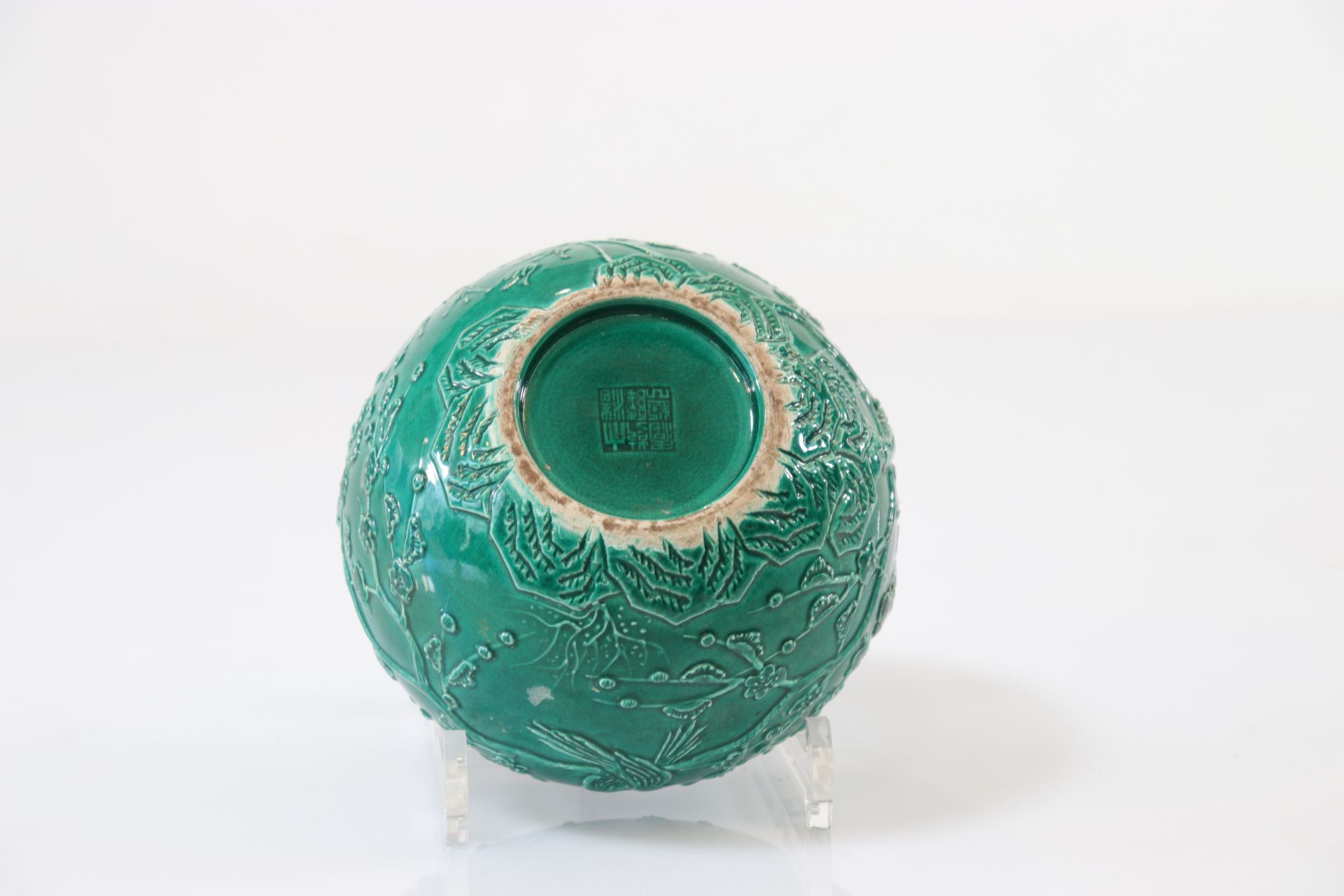Chinese green porcelain vase with floral decoration marked under the piece - Image 4 of 4