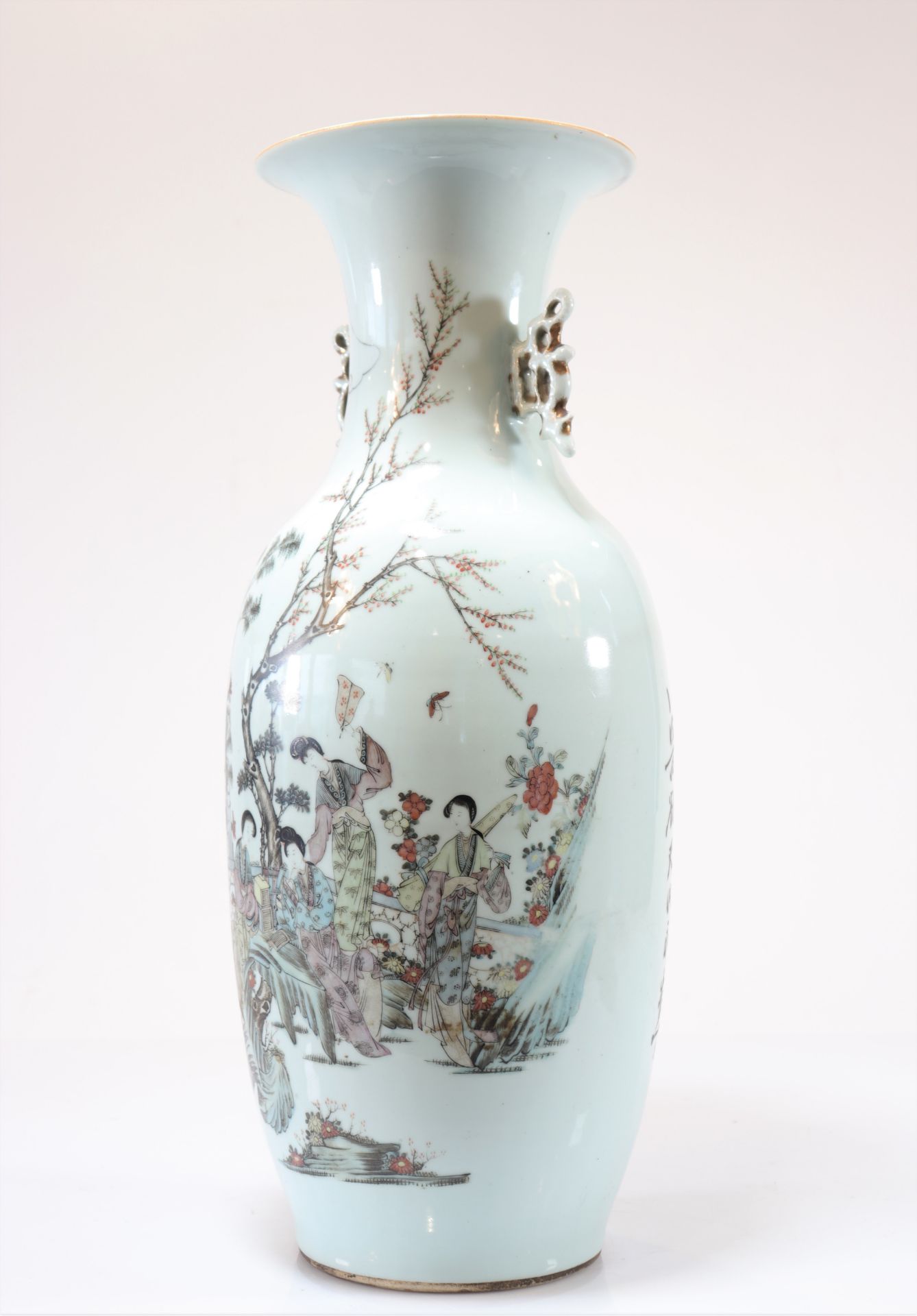 Chinese porcelain vase decorated with women - Image 2 of 4
