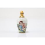 Chinese porcelain snuffbox with erotic decor