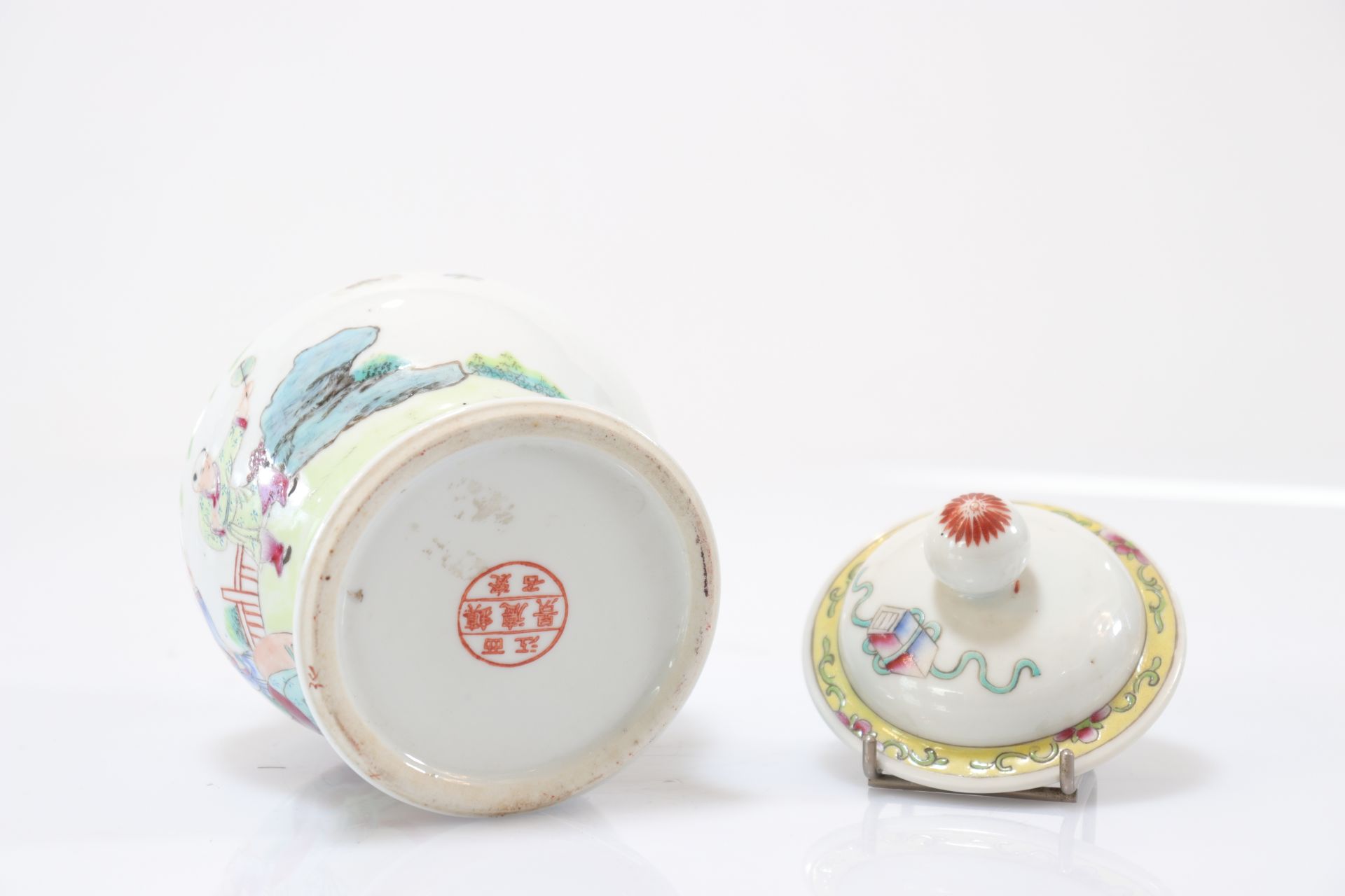 Covered potiche in porcelain from the Republic period - Bild 4 aus 4