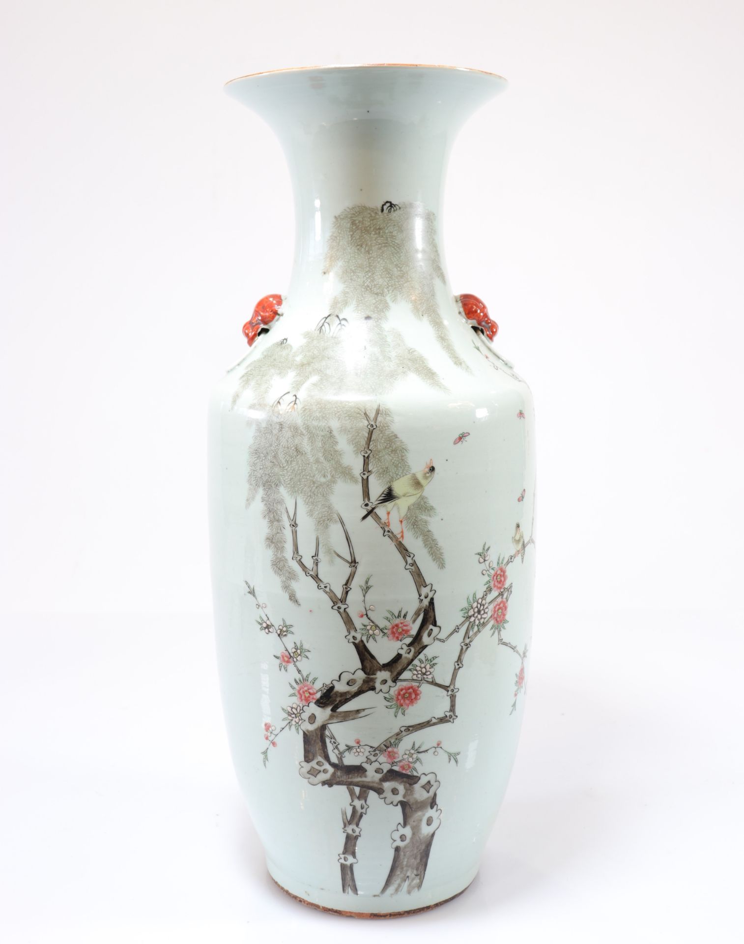 Chinese porcelain vase decorated with birds