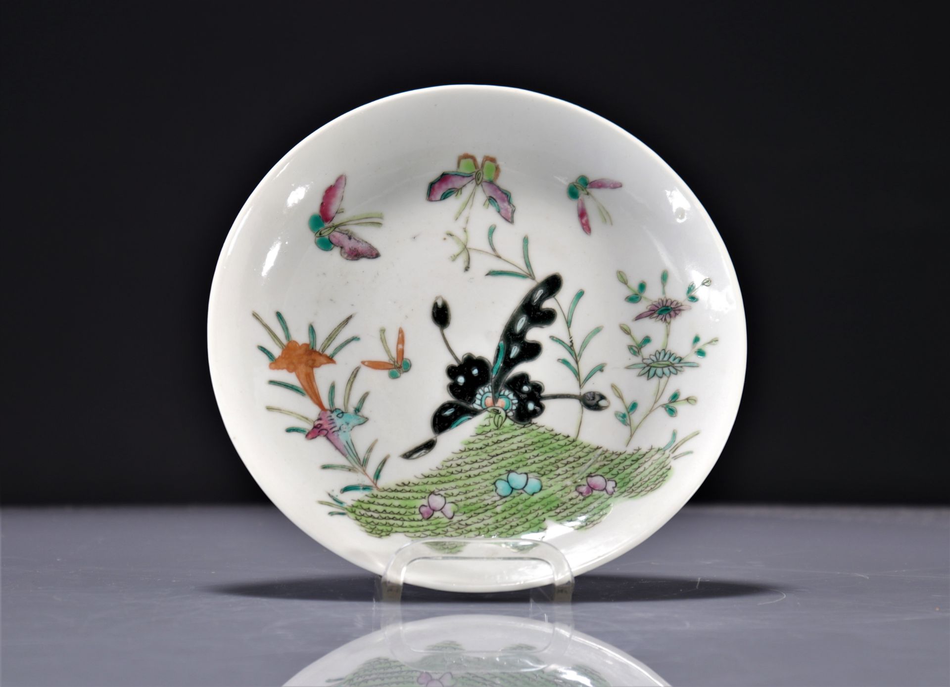 Chinese porcelain plate with tobacco flower decor