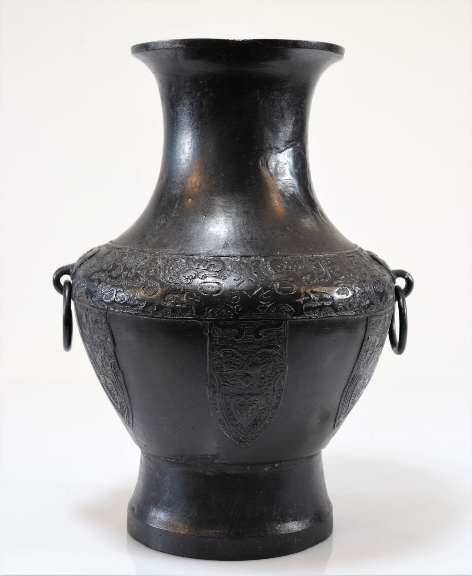 Large Chinese bronze vase with archaic decoration - Image 2 of 4