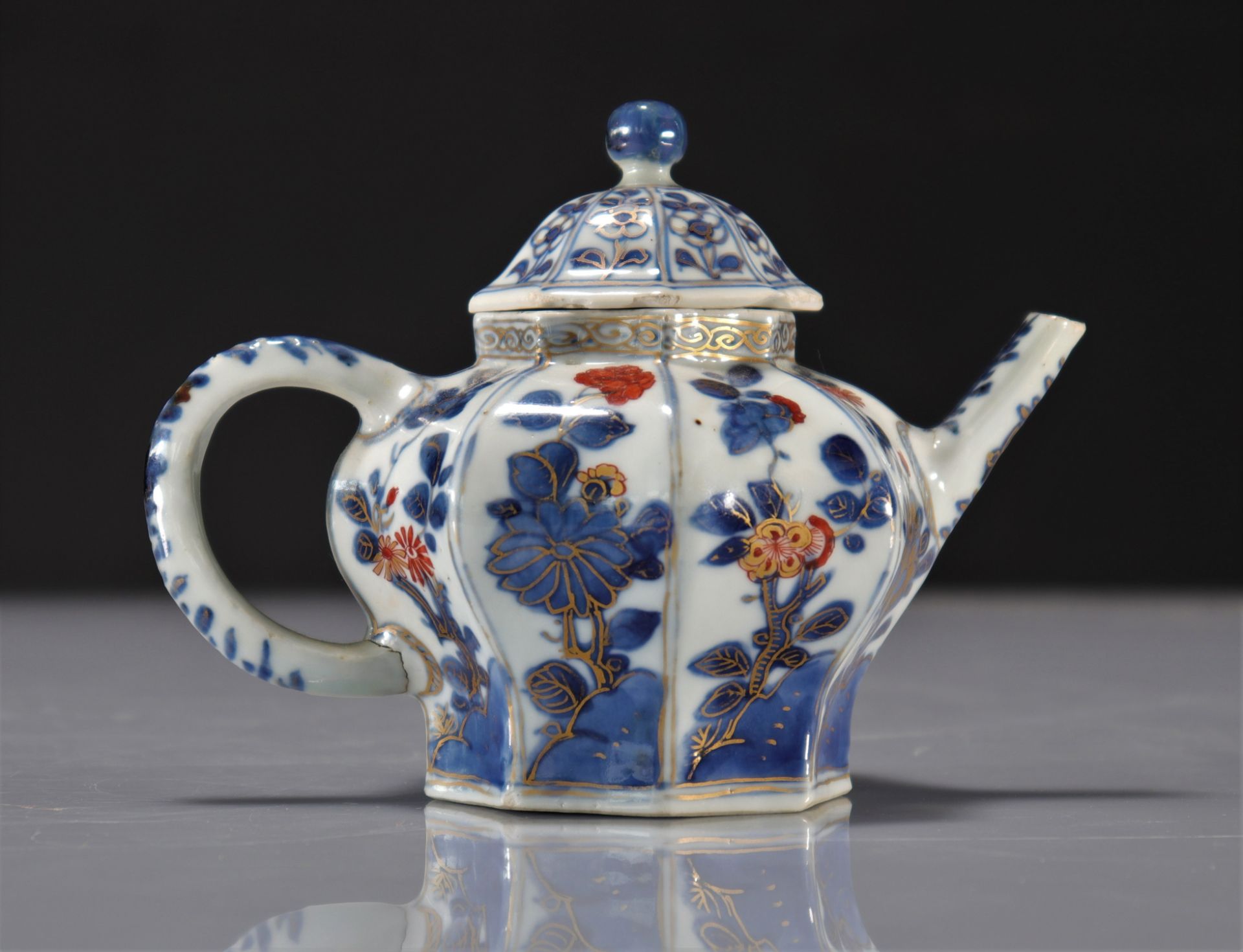 18th century Chinese porcelain teapot