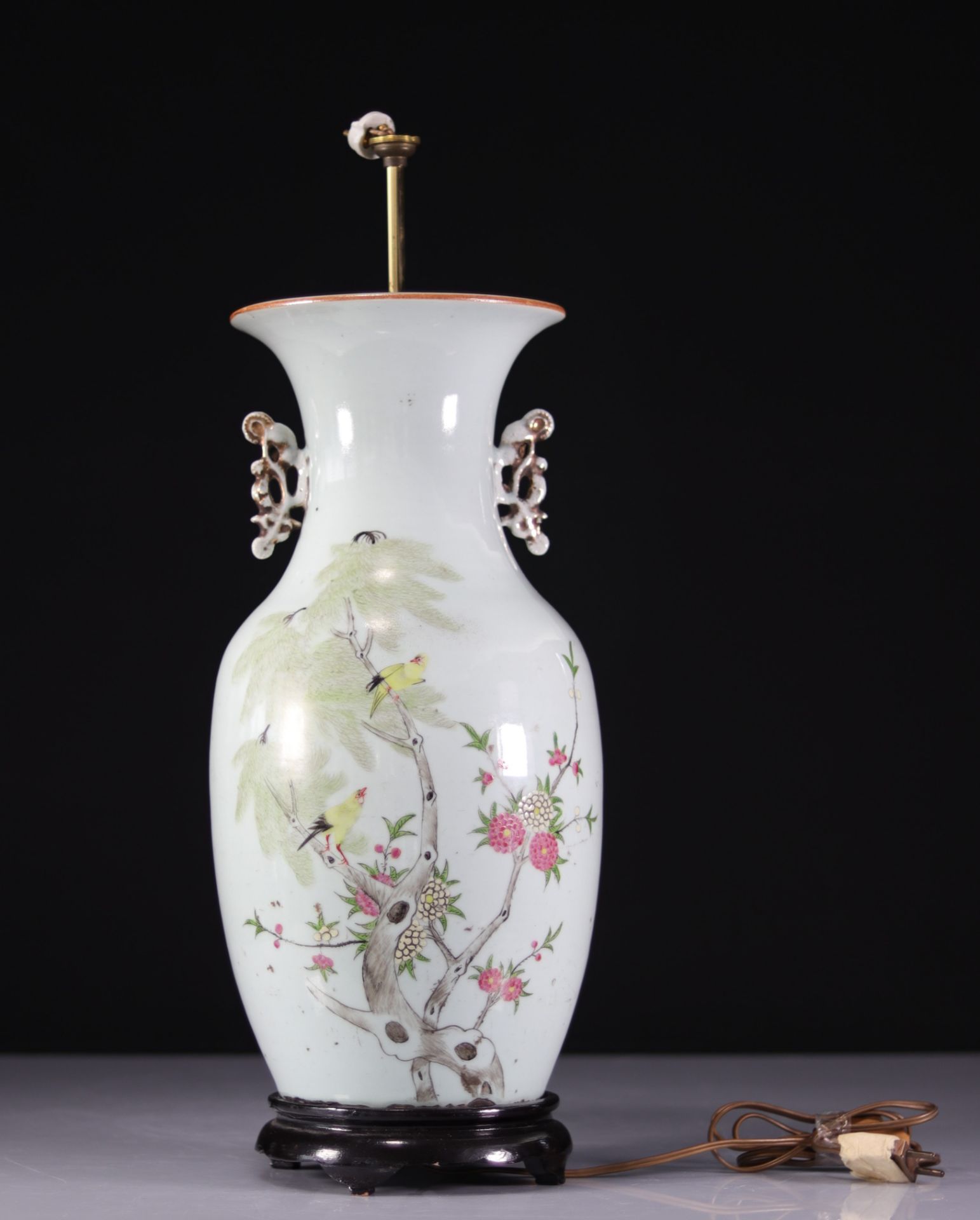 Chinese porcelain vase decorated with birds - Image 3 of 3