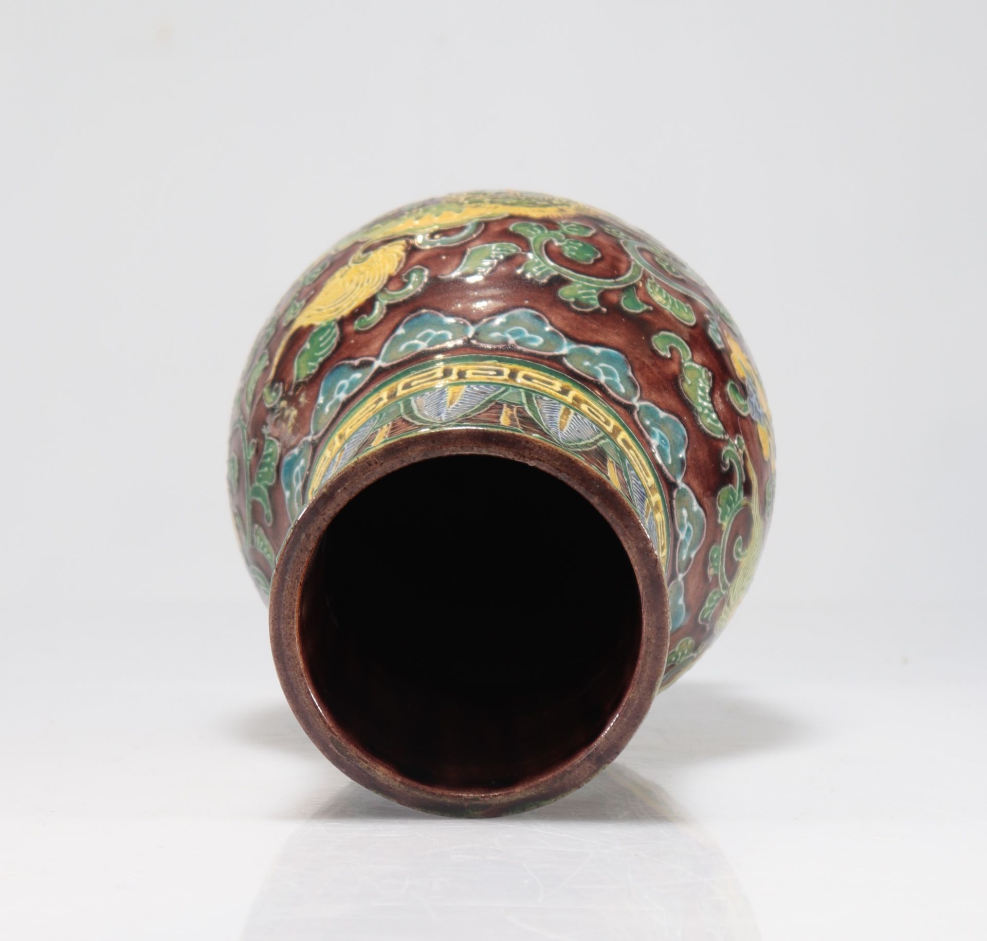 Glazed stoneware vase with yellow background decorated with dragons - Image 6 of 6