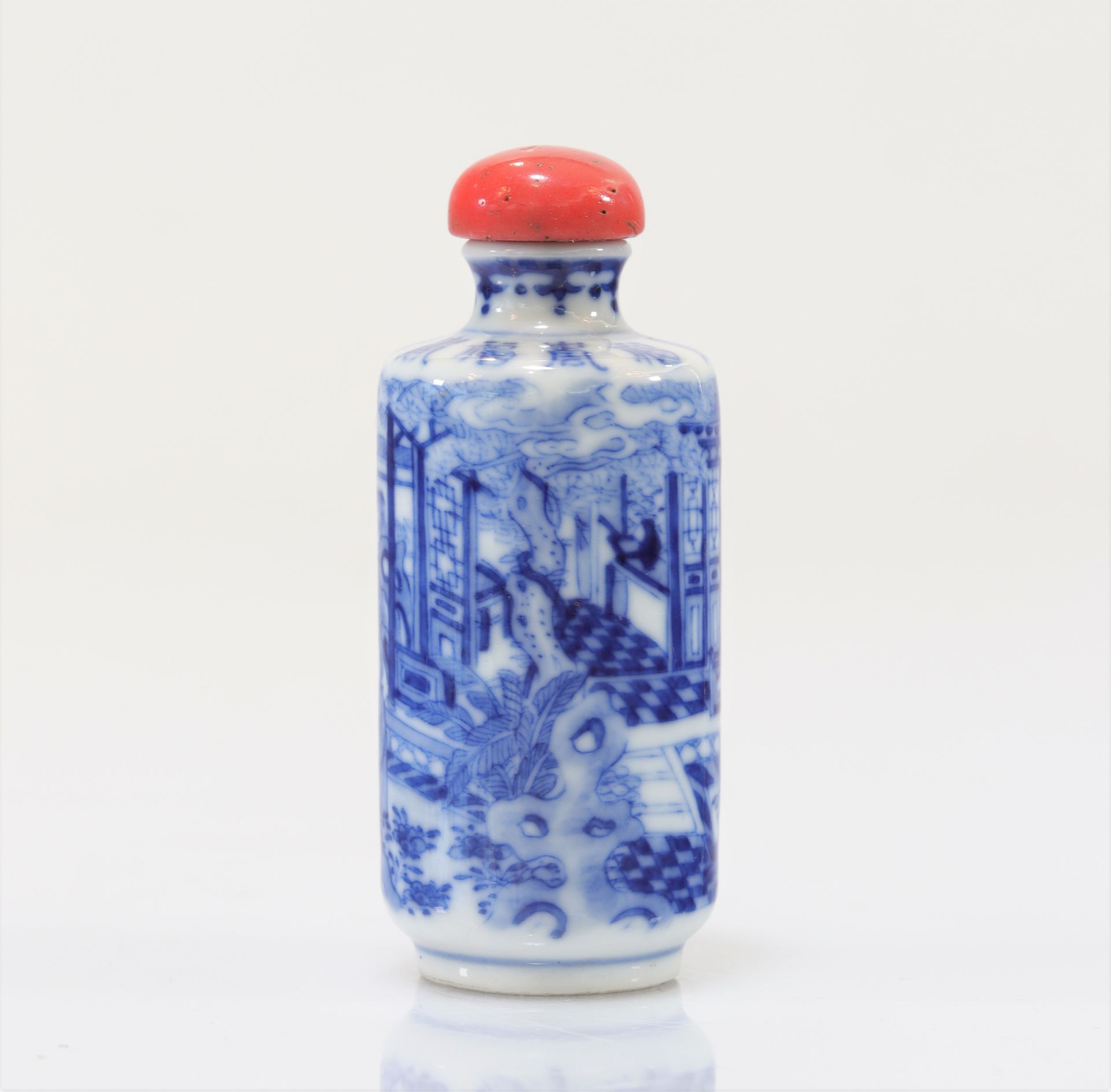 "blanc-bleu" porcelain snuff bottle decorated with Qing period characters - Image 5 of 12