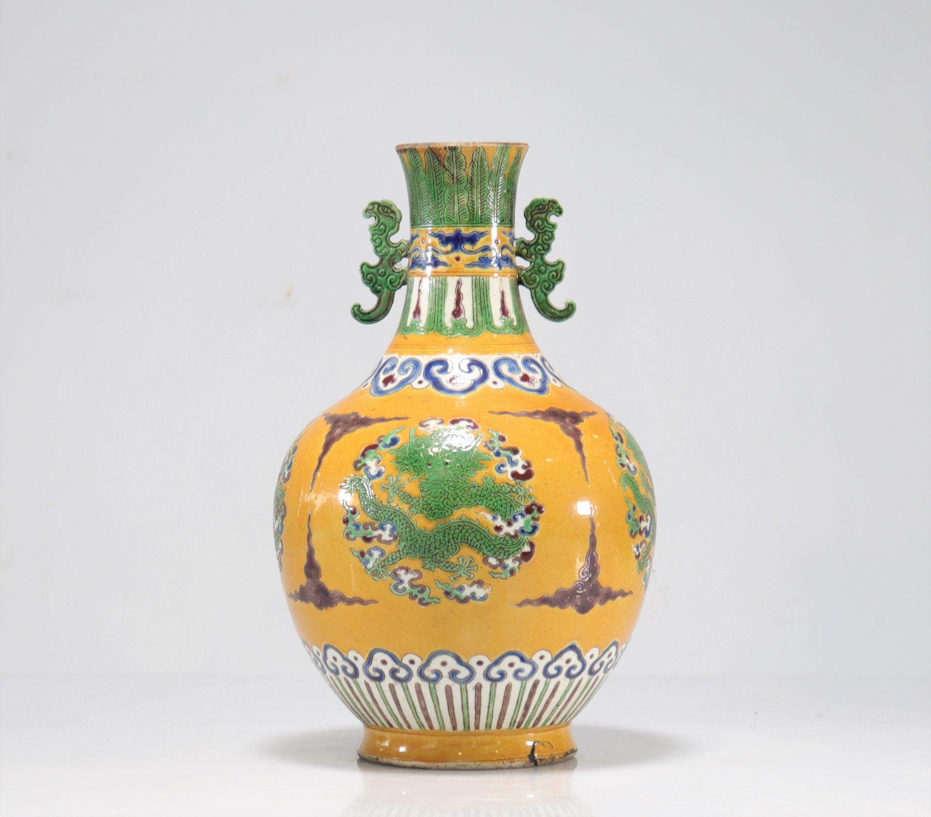 Glazed sandstone vase with yellow background decorated with imperial dragons - Image 4 of 6