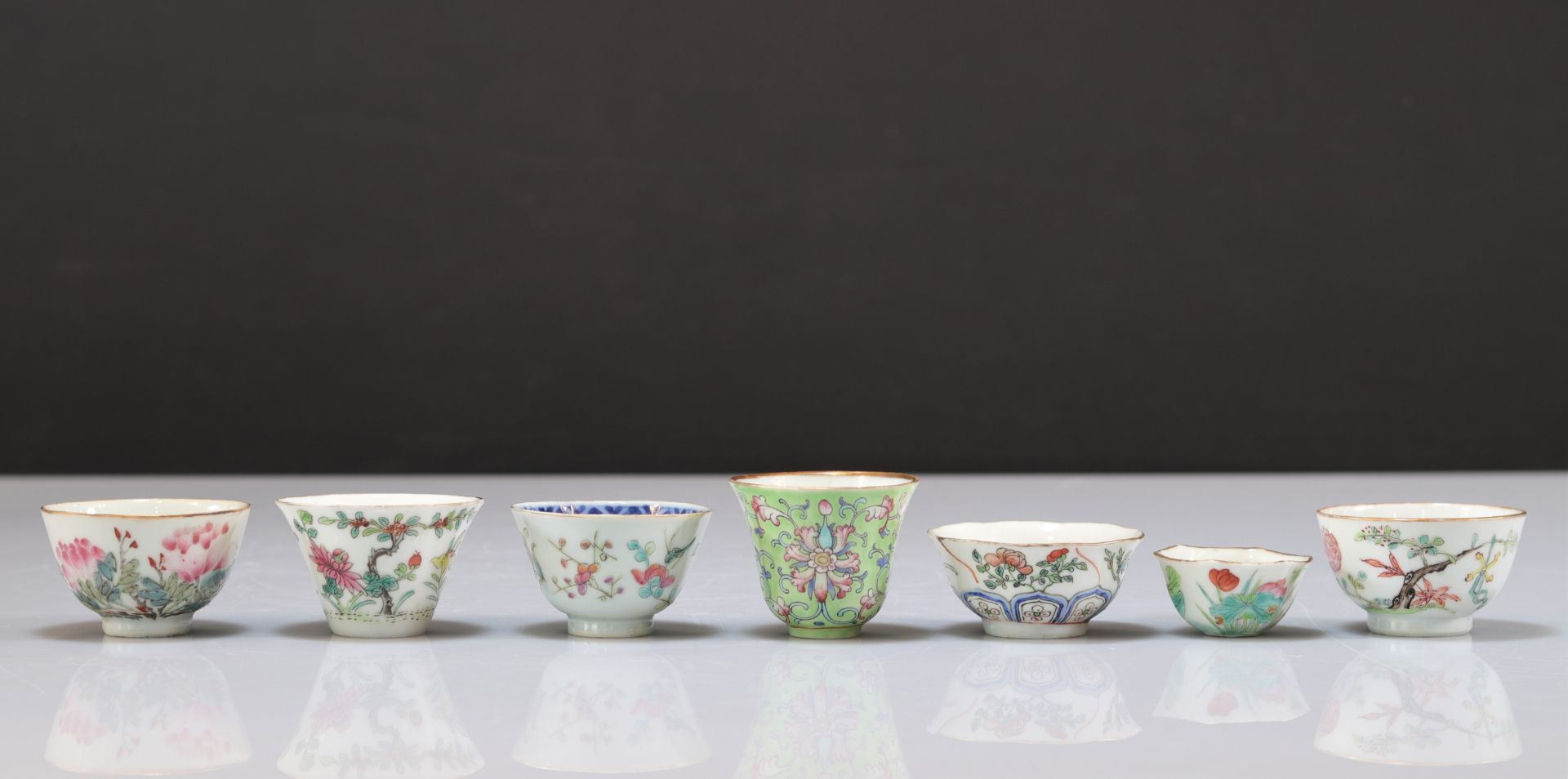 Set of 7 small Chinese porcelain bowls