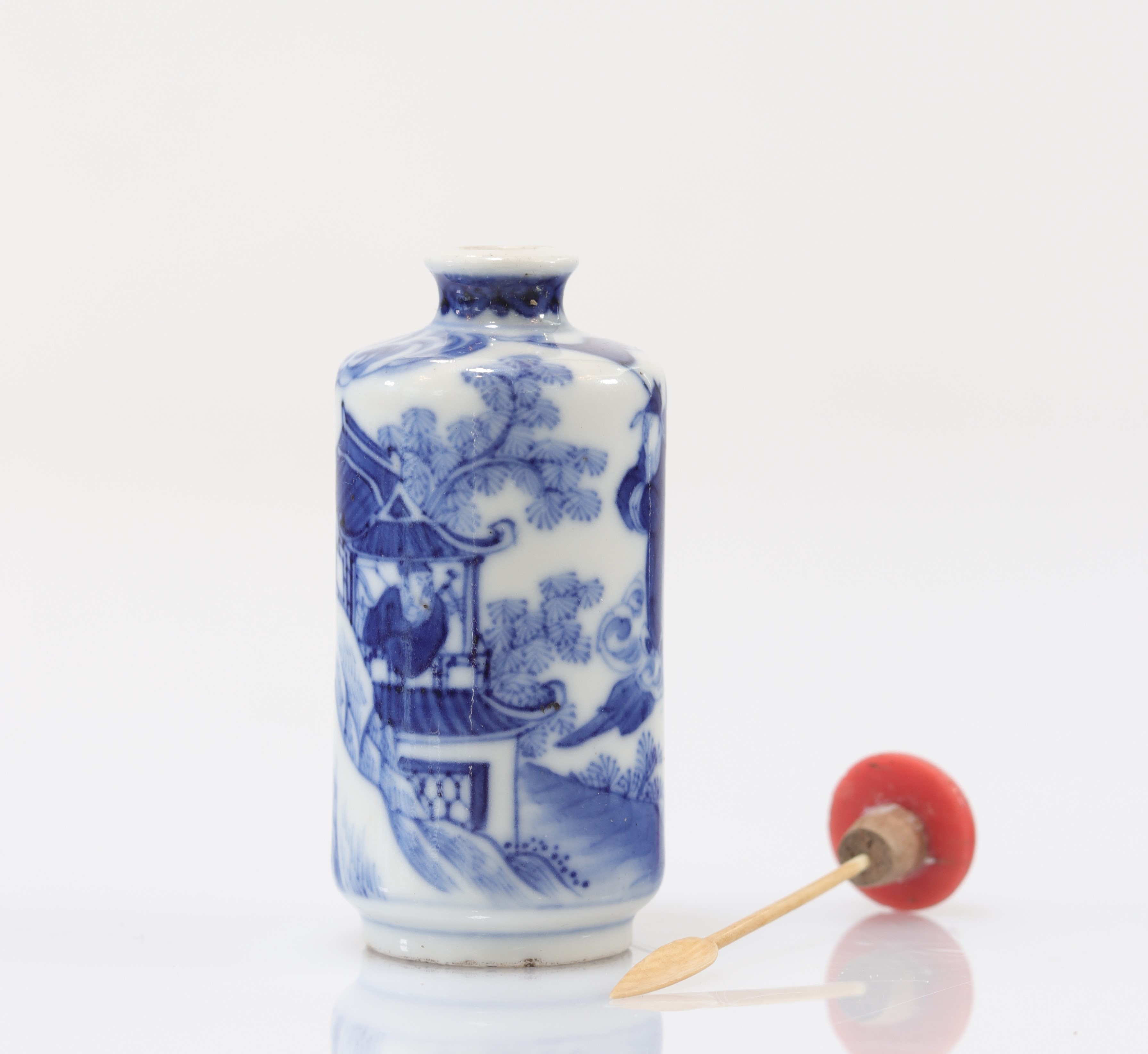 "blanc-bleu" porcelain snuff bottle decorated with Qing period characters - Image 4 of 5