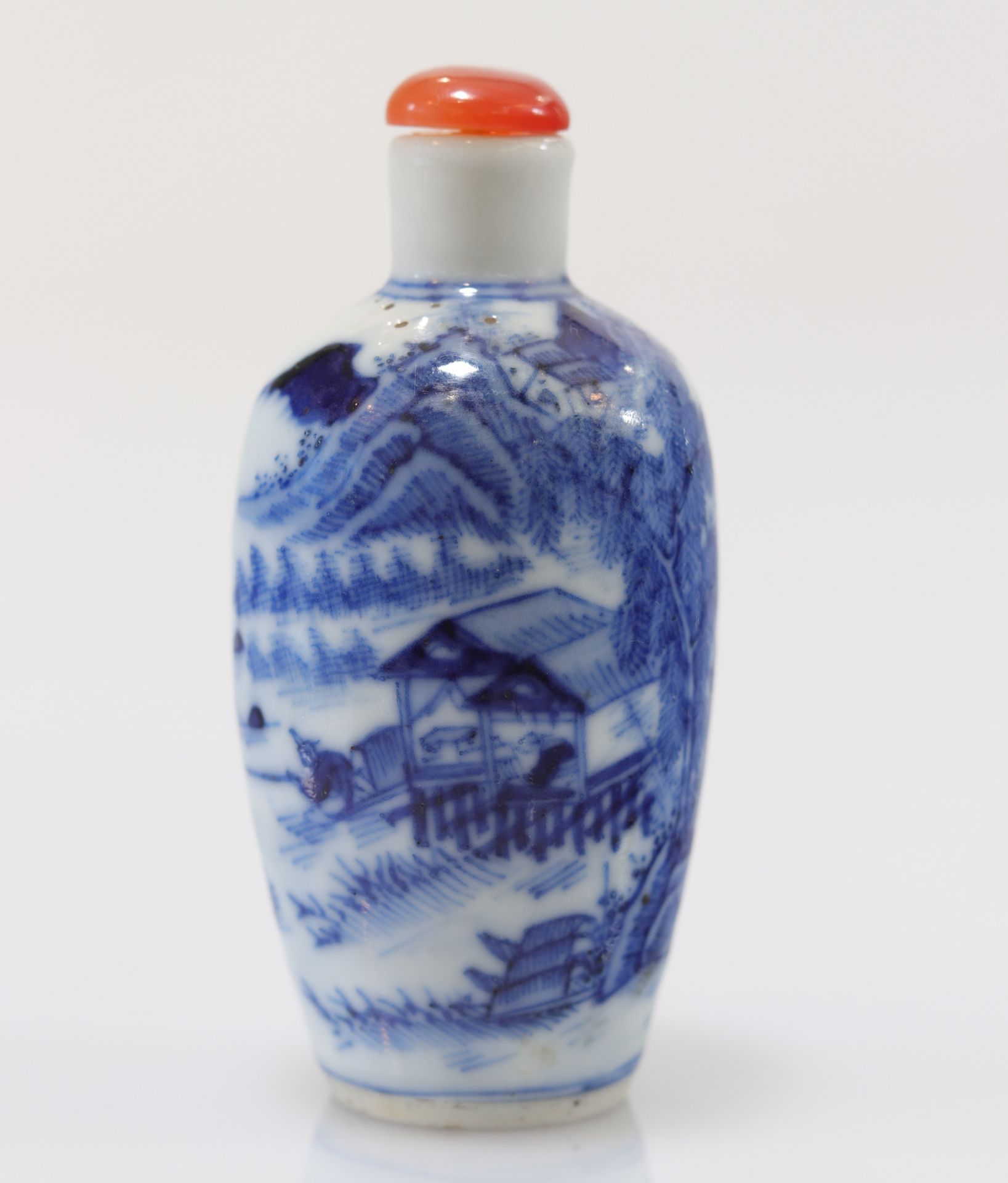 "blanc-bleu" porcelain snuff box Qing period landscape decor - Image 7 of 8