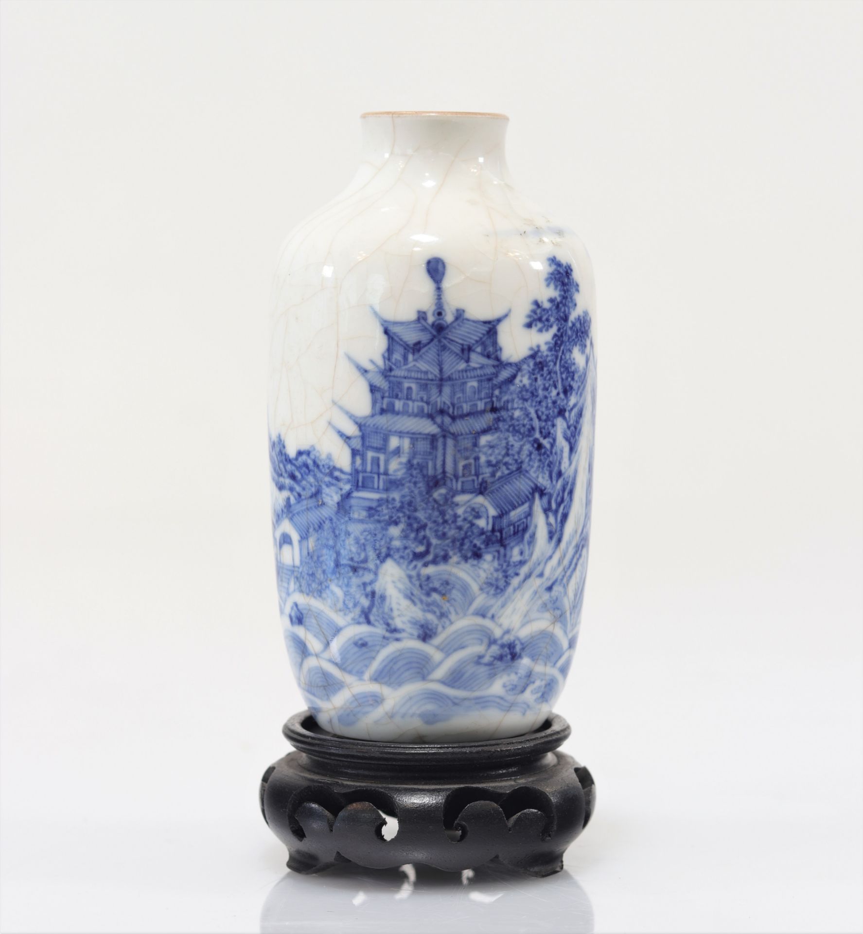 "blanc-bleu" porcelain vase with landscape decoration