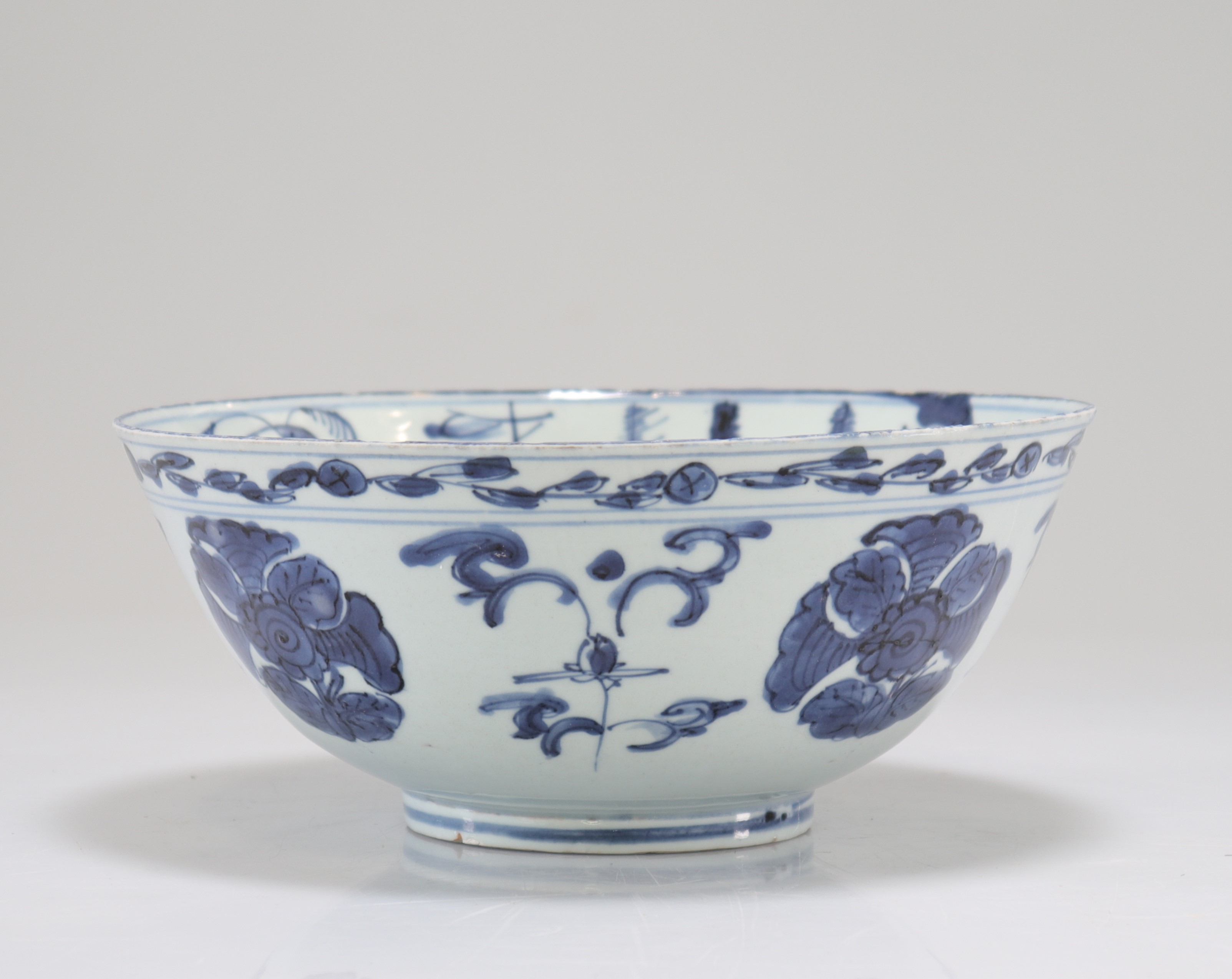 Large "blanc-bleu" porcelain bowl from the Ming period - Image 3 of 6