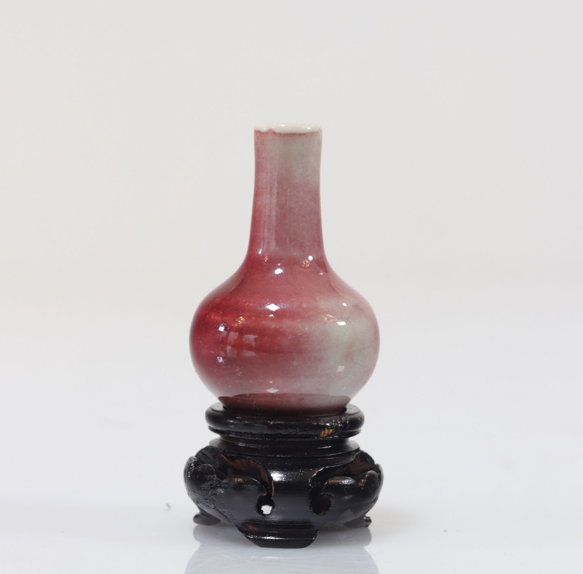Ox blood vase Qing period - Image 2 of 4