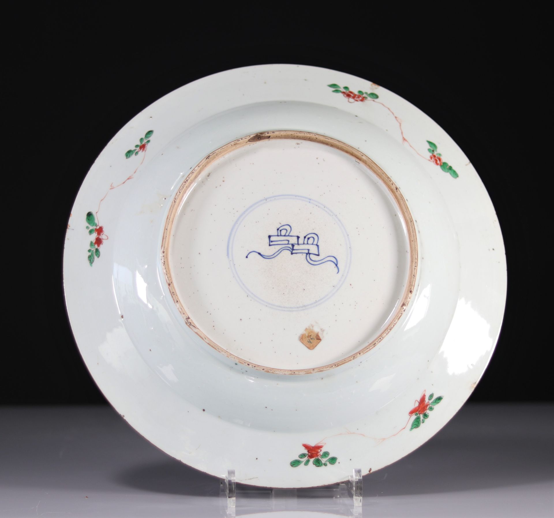 Large Kangxi period "famille verte" porcelain dish decorated with lion and phoenix - Bild 2 aus 2