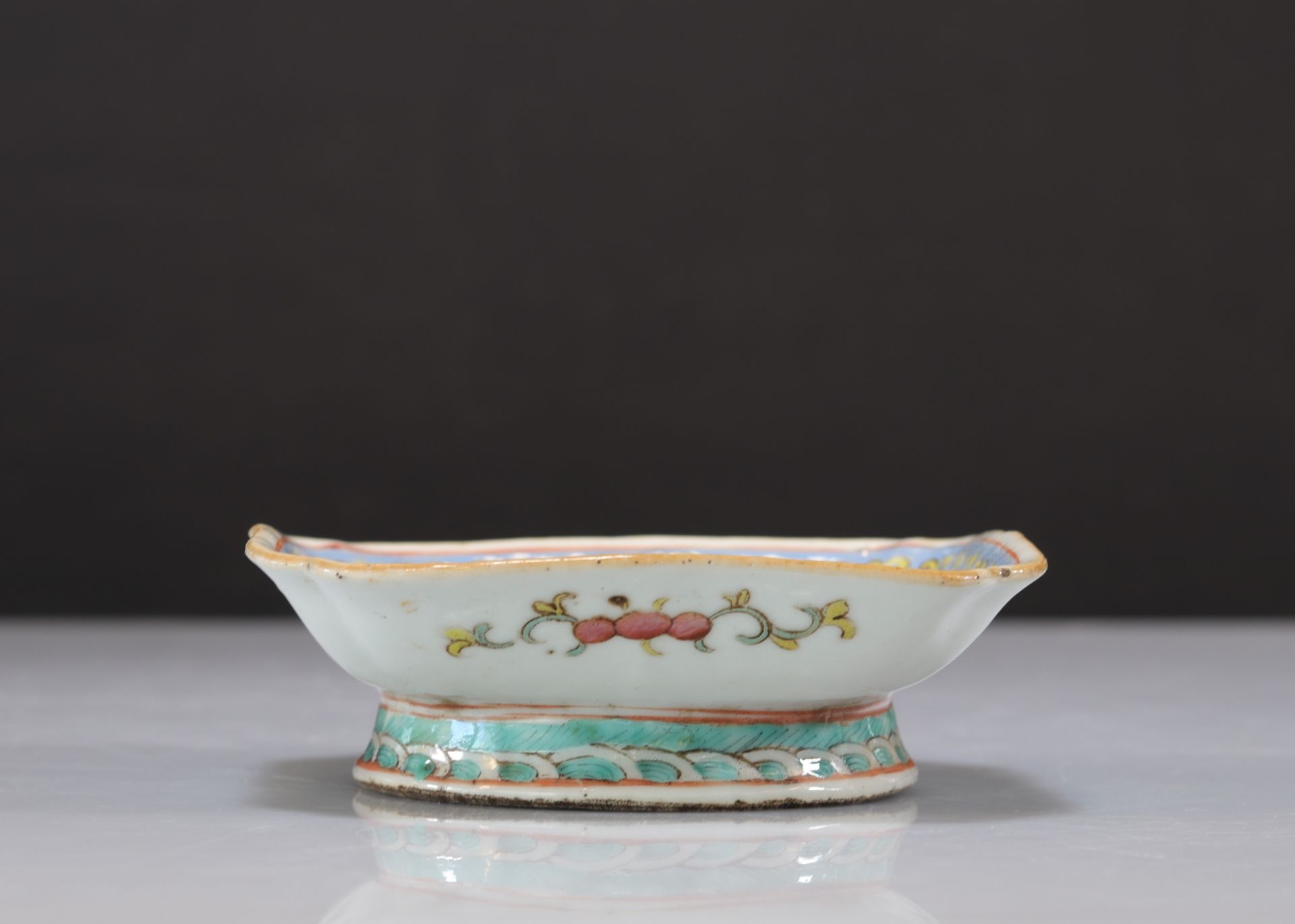 Famille rose porcelain dish with yellow background - Image 6 of 6