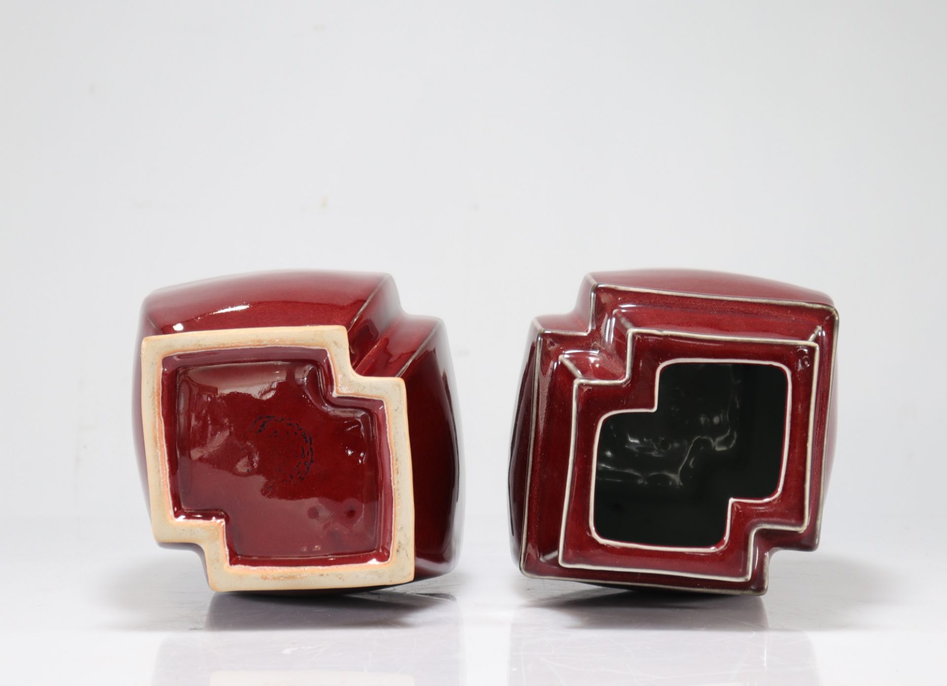 Pair of 20th century oxblood vases - Image 4 of 4