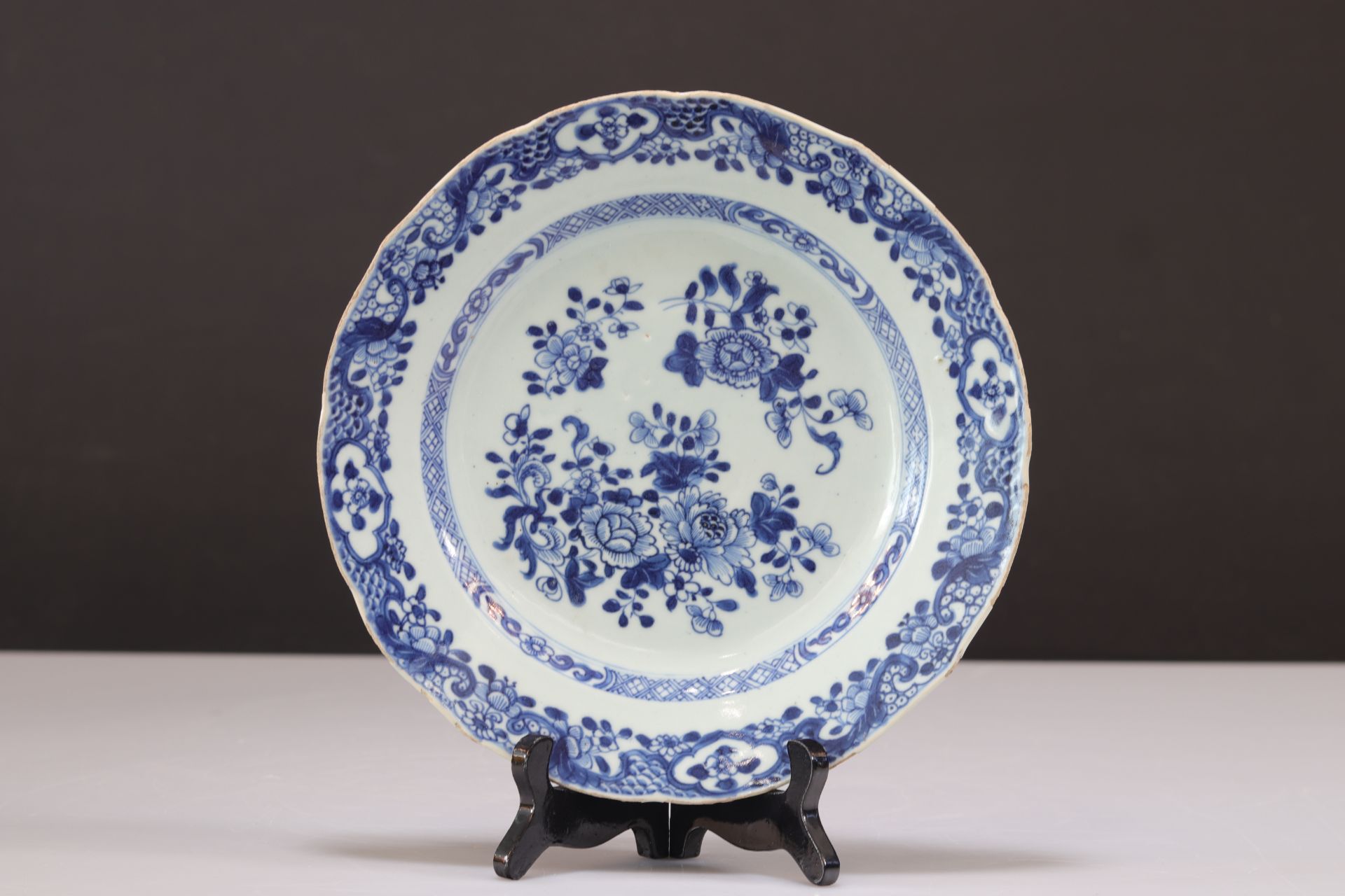 China set of 3 "blanc-bleu" porcelain plates (accidents) - Bild 2 aus 3