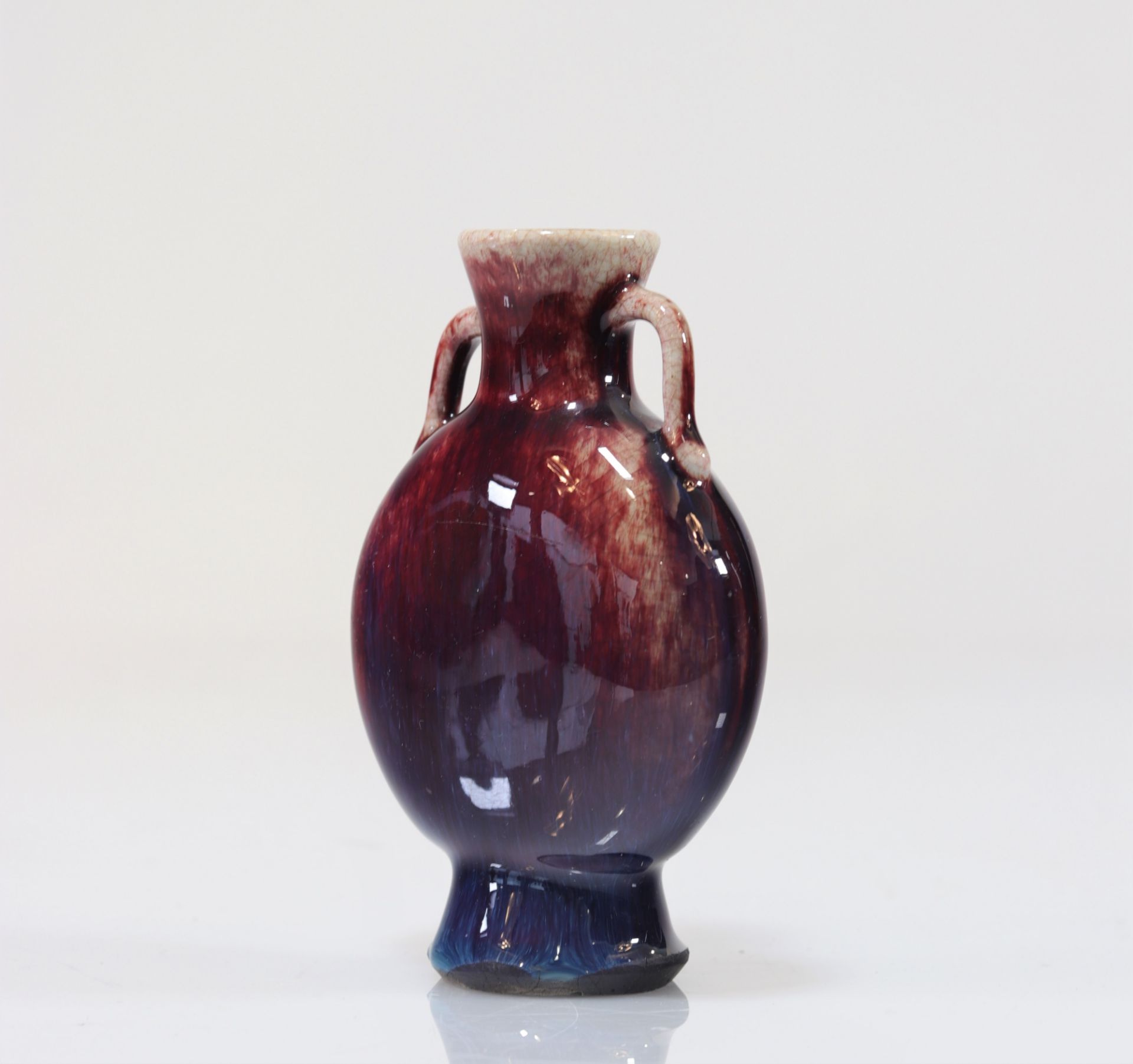 Qing period flamed oxblood gourd vase - Image 2 of 5